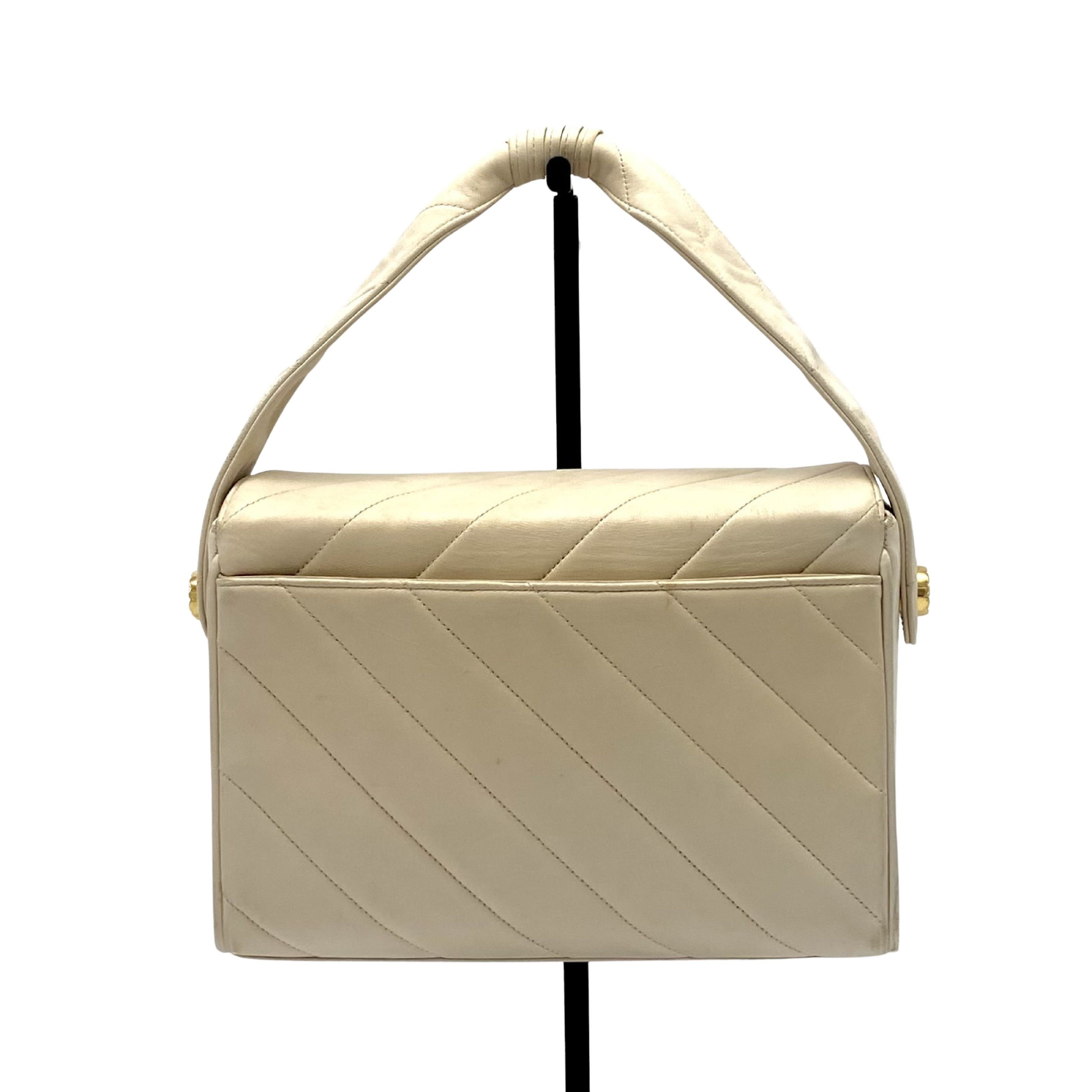 Chanel Chanel Vintage Olsen CC Chain Tote Canvas with Leather Size ONE SIZE - 3 Thumbnail