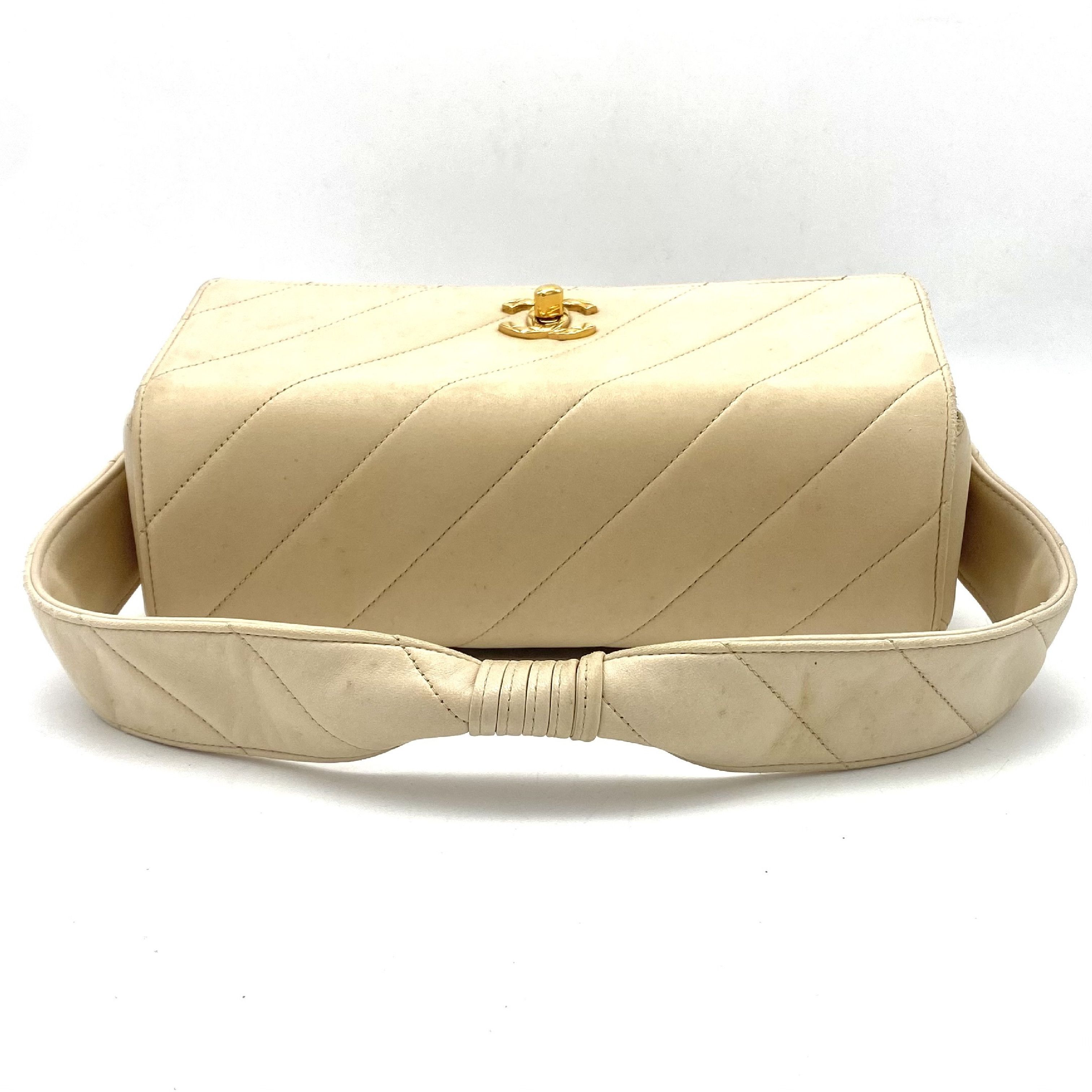 Chanel Chanel Vintage Olsen CC Chain Tote Canvas with Leather Size ONE SIZE - 6 Thumbnail