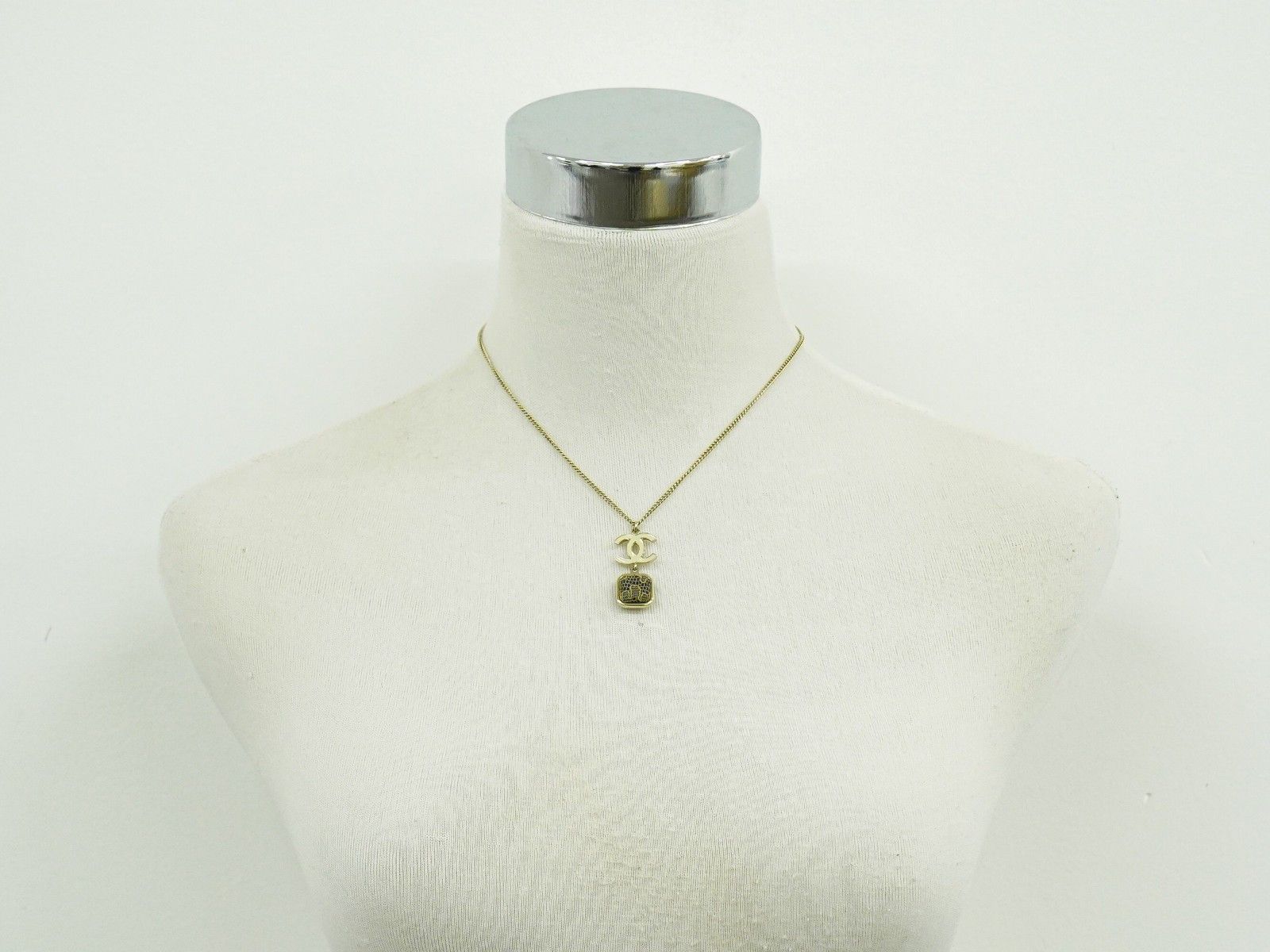 Chanel Chanel Vintage CC Pendant Necklace Metal Size ONE SIZE - 9 Thumbnail
