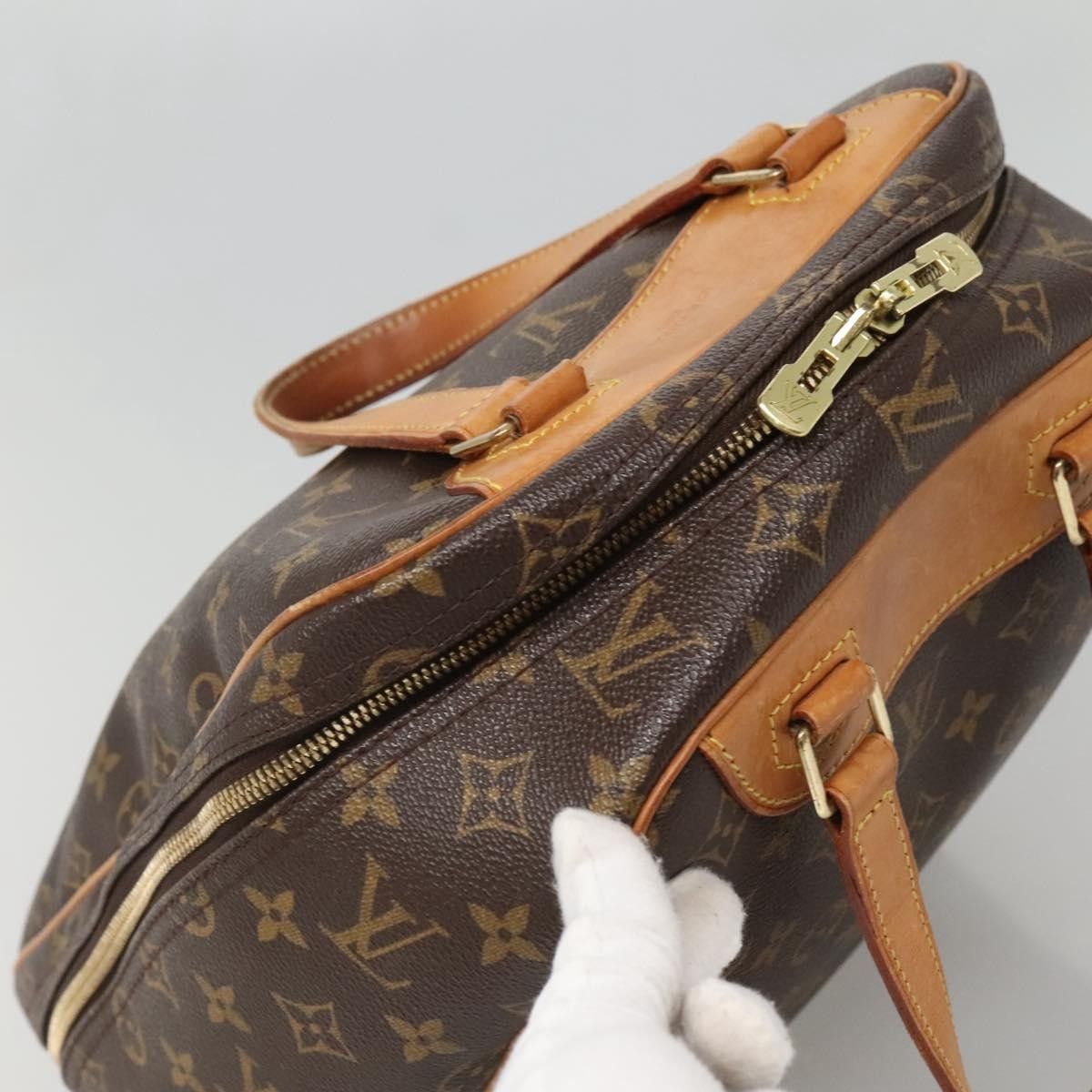 Louis Vuitton Louis Vuitton Excursion Handbag Monogram Canvas Size ONE SIZE - 16 Thumbnail
