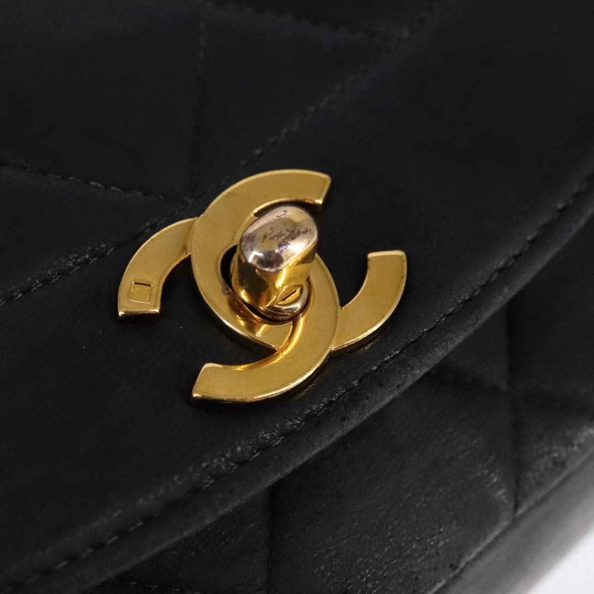 Chanel Chanel Vintage Diana Flap Bag Quilted Lambskin Size ONE SIZE - 14 Thumbnail