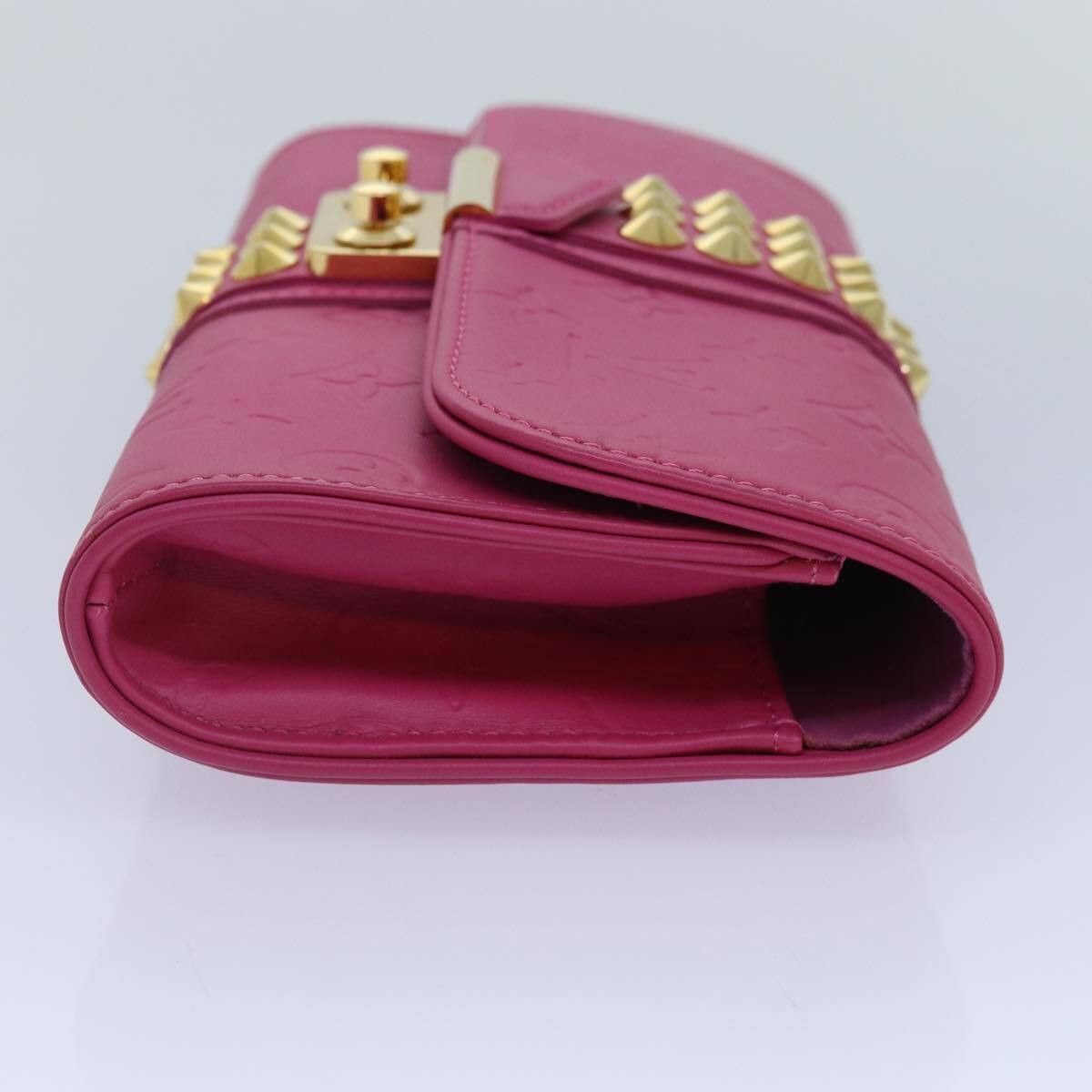 Louis Vuitton Louis Vuitton Courtney Clutch Embossed Leather Size ONE SIZE - 4 Thumbnail