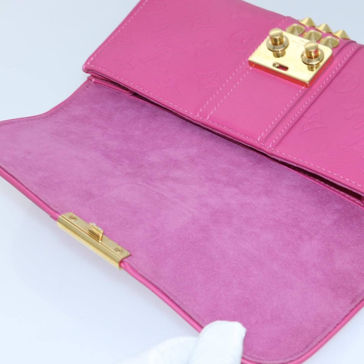 Louis Vuitton Louis Vuitton Courtney Clutch Embossed Leather Size ONE SIZE - 16 Thumbnail