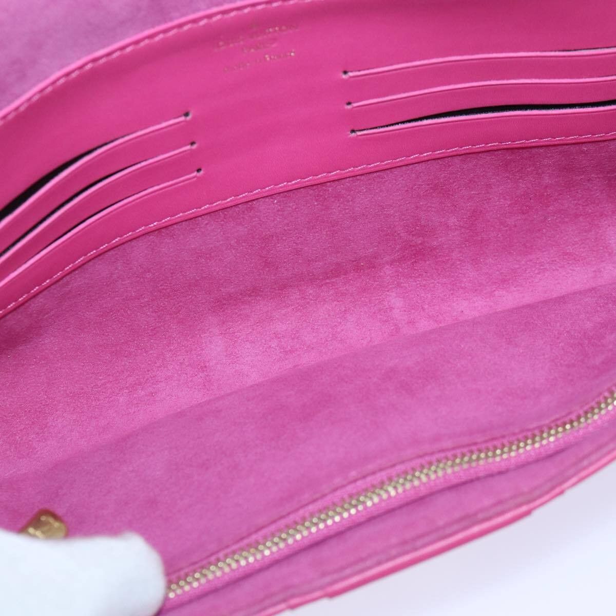 Louis Vuitton Louis Vuitton Courtney Clutch Embossed Leather Size ONE SIZE - 5 Thumbnail