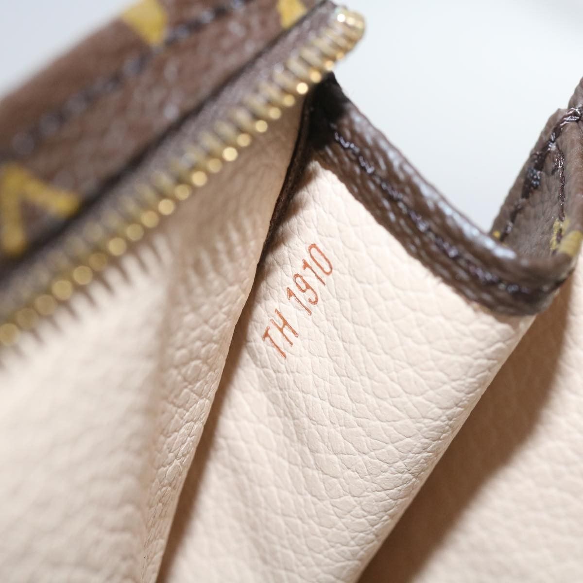 Louis Vuitton Louis Vuitton Poche Toilette NM Monogram Canvas Size ONE SIZE - 7 Thumbnail