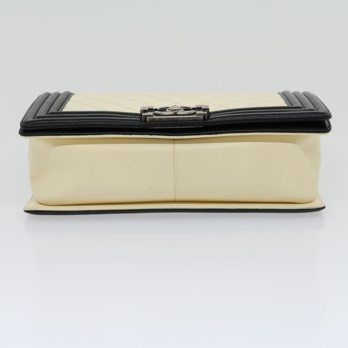Chanel Chanel Boy Flap Bag Quilted Lambskin Size ONE SIZE - 8 Thumbnail