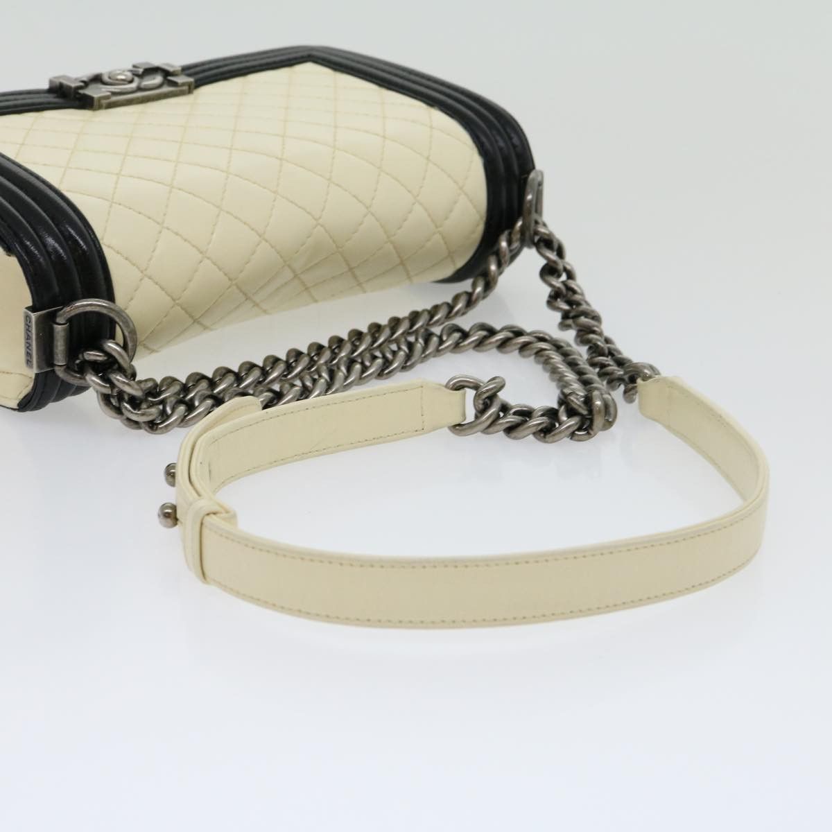 Chanel Chanel Boy Flap Bag Quilted Lambskin Size ONE SIZE - 7 Thumbnail