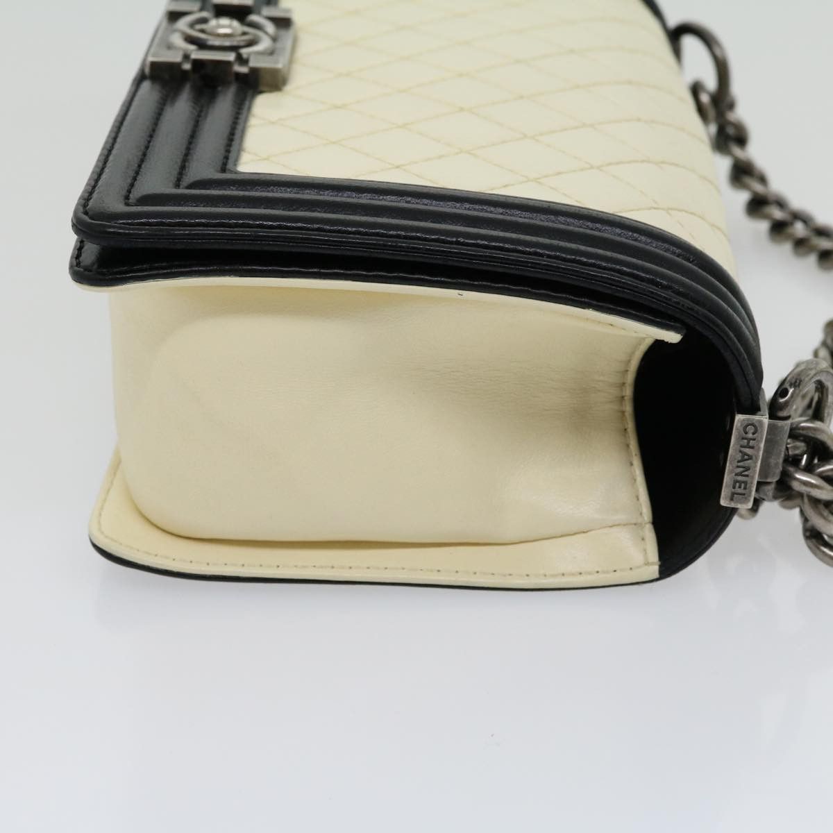 Chanel Chanel Boy Flap Bag Quilted Lambskin Size ONE SIZE - 5 Thumbnail