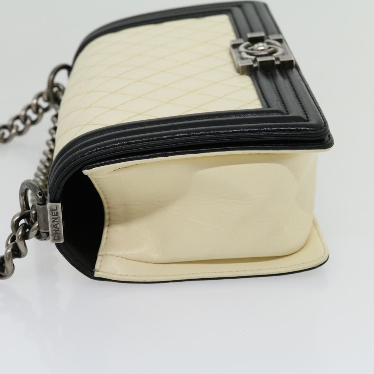 Chanel Chanel Boy Flap Bag Quilted Lambskin Size ONE SIZE - 4 Thumbnail