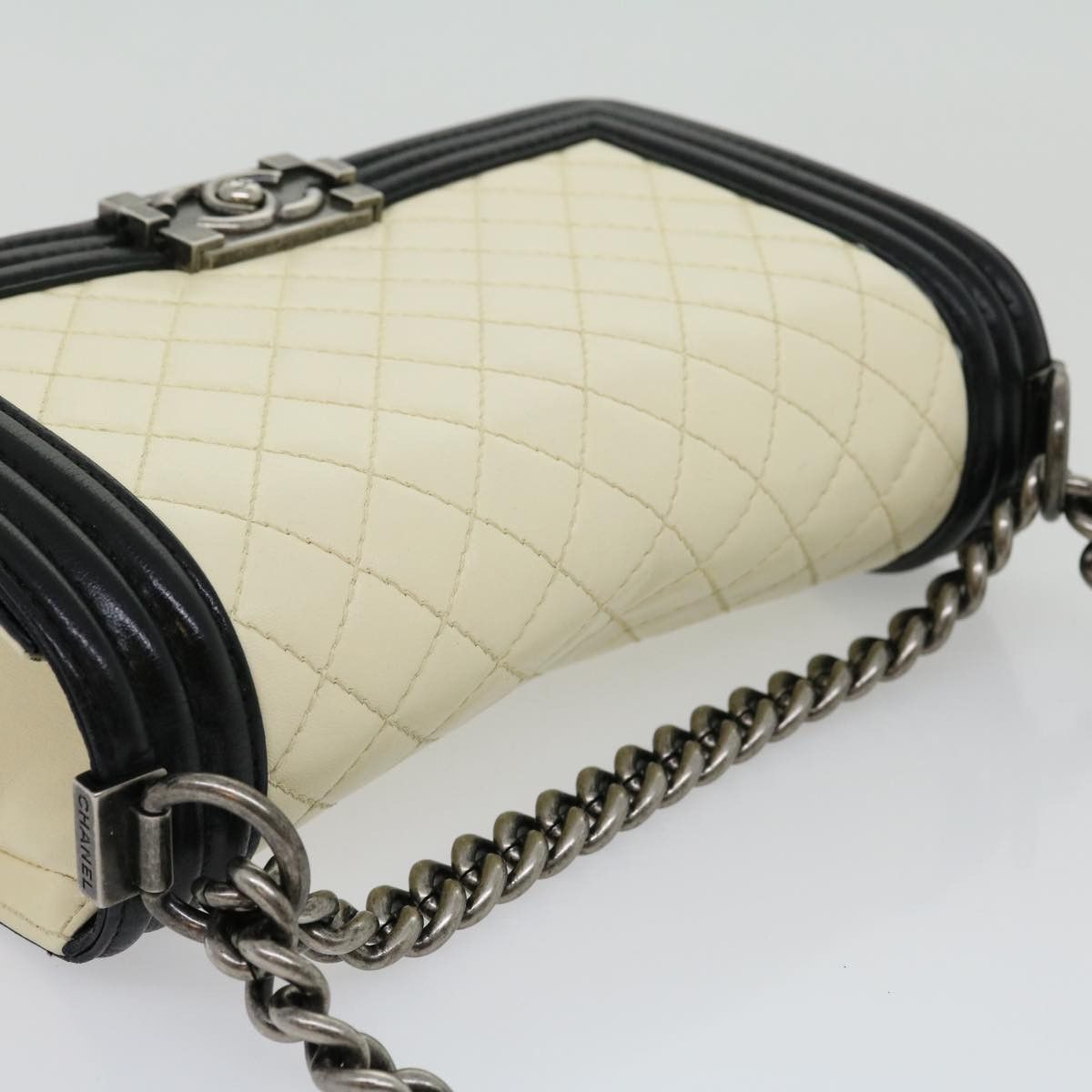 Chanel Chanel Boy Flap Bag Quilted Lambskin Size ONE SIZE - 6 Thumbnail