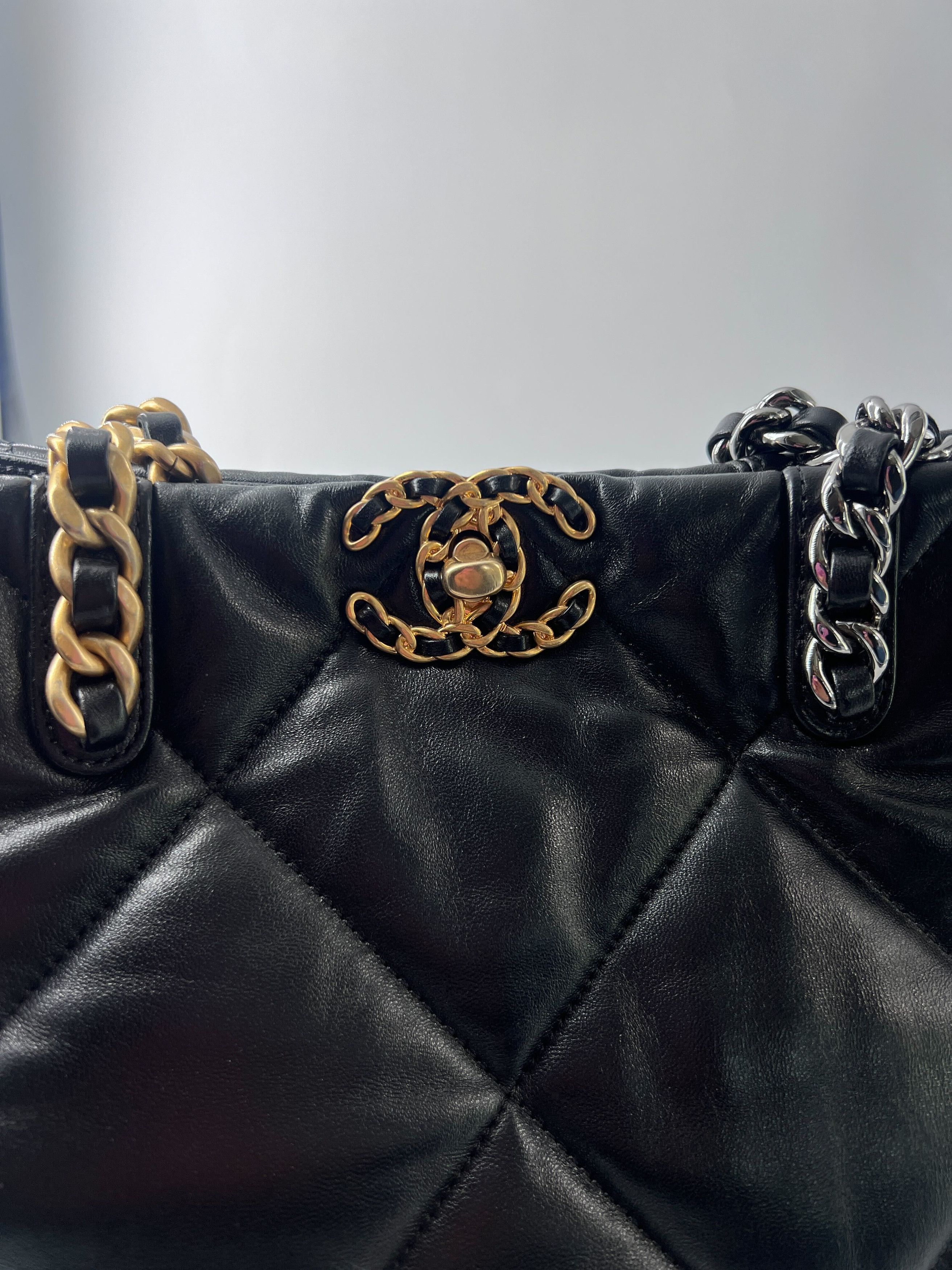 Chanel Chanel 19 Shopping Bag Quilted Leather Size ONE SIZE - 4 Thumbnail