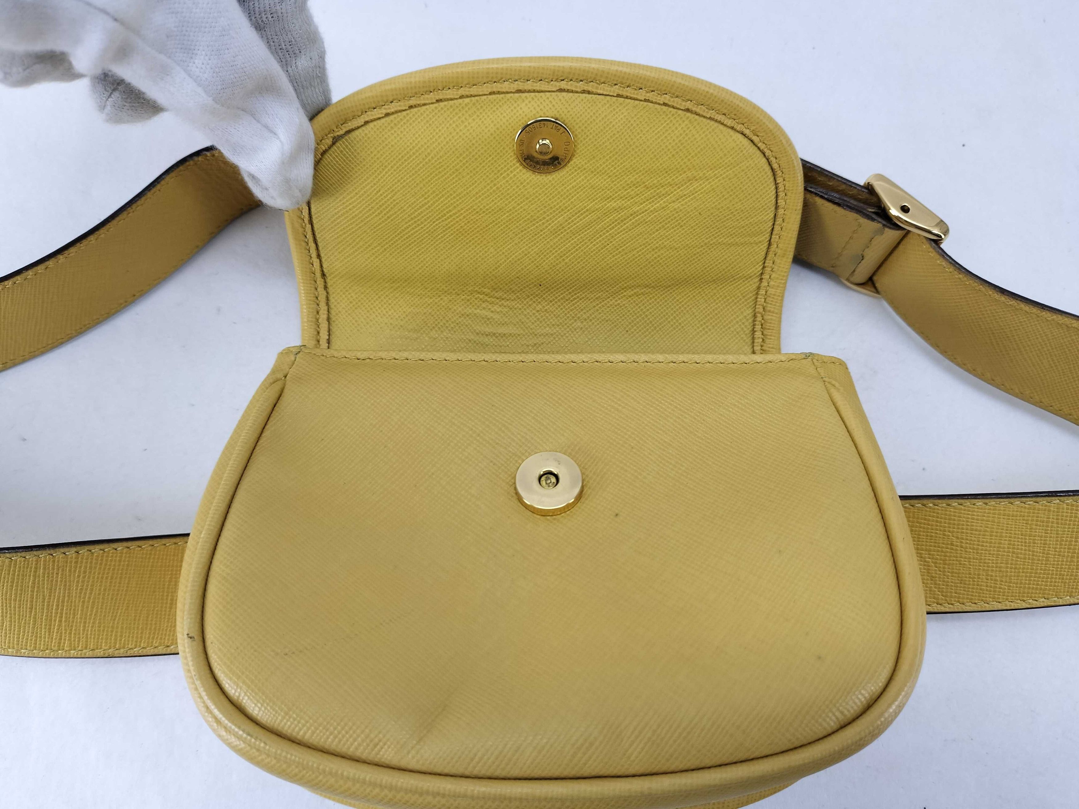 Gucci Gucci Front Zip Belt Bag GG Rubber Effect Leather Size ONE SIZE - 2 Thumbnail