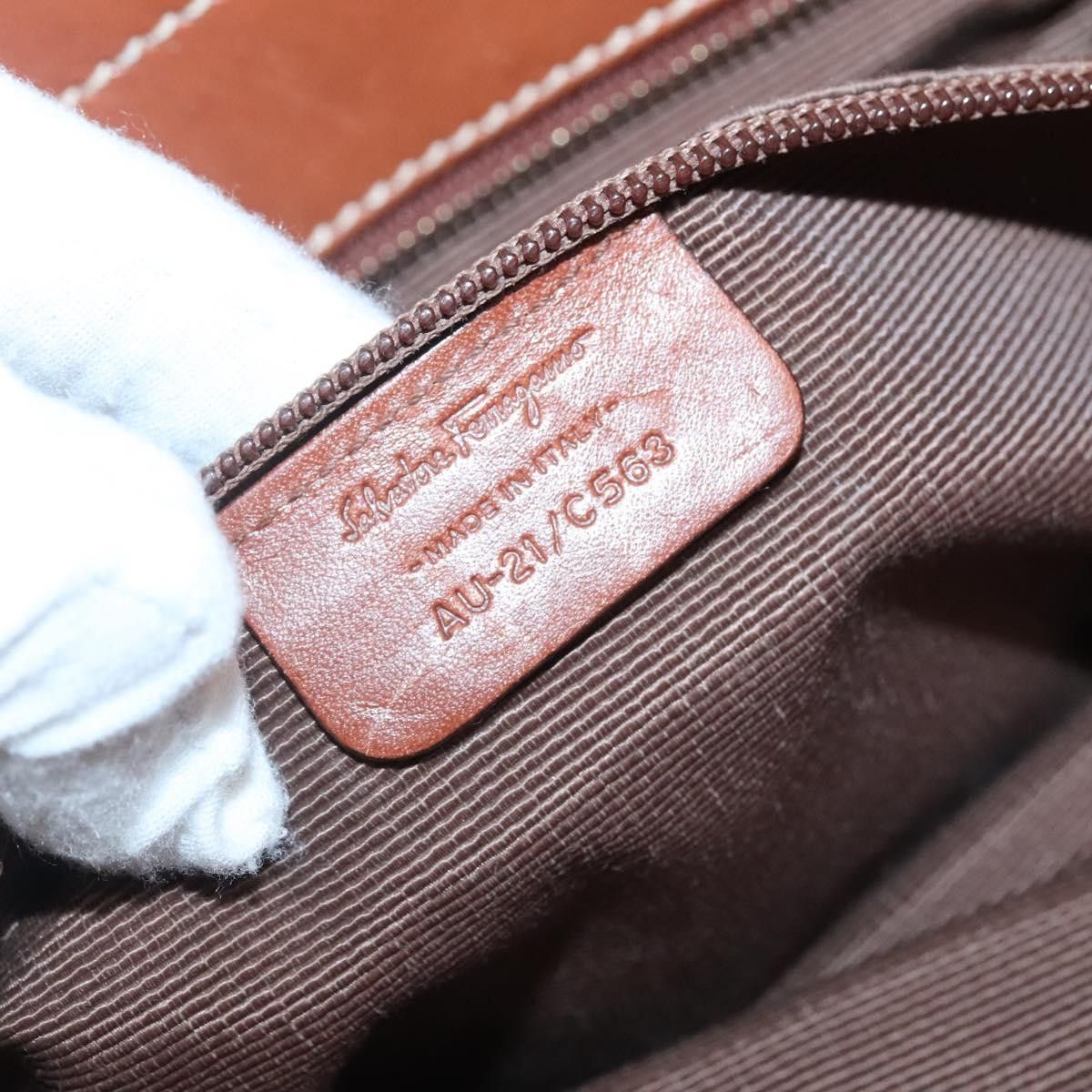Salvatore Ferragamo Salvatore Ferragamo Gancini Zip Pouch Leather Size ONE SIZE - 5 Thumbnail