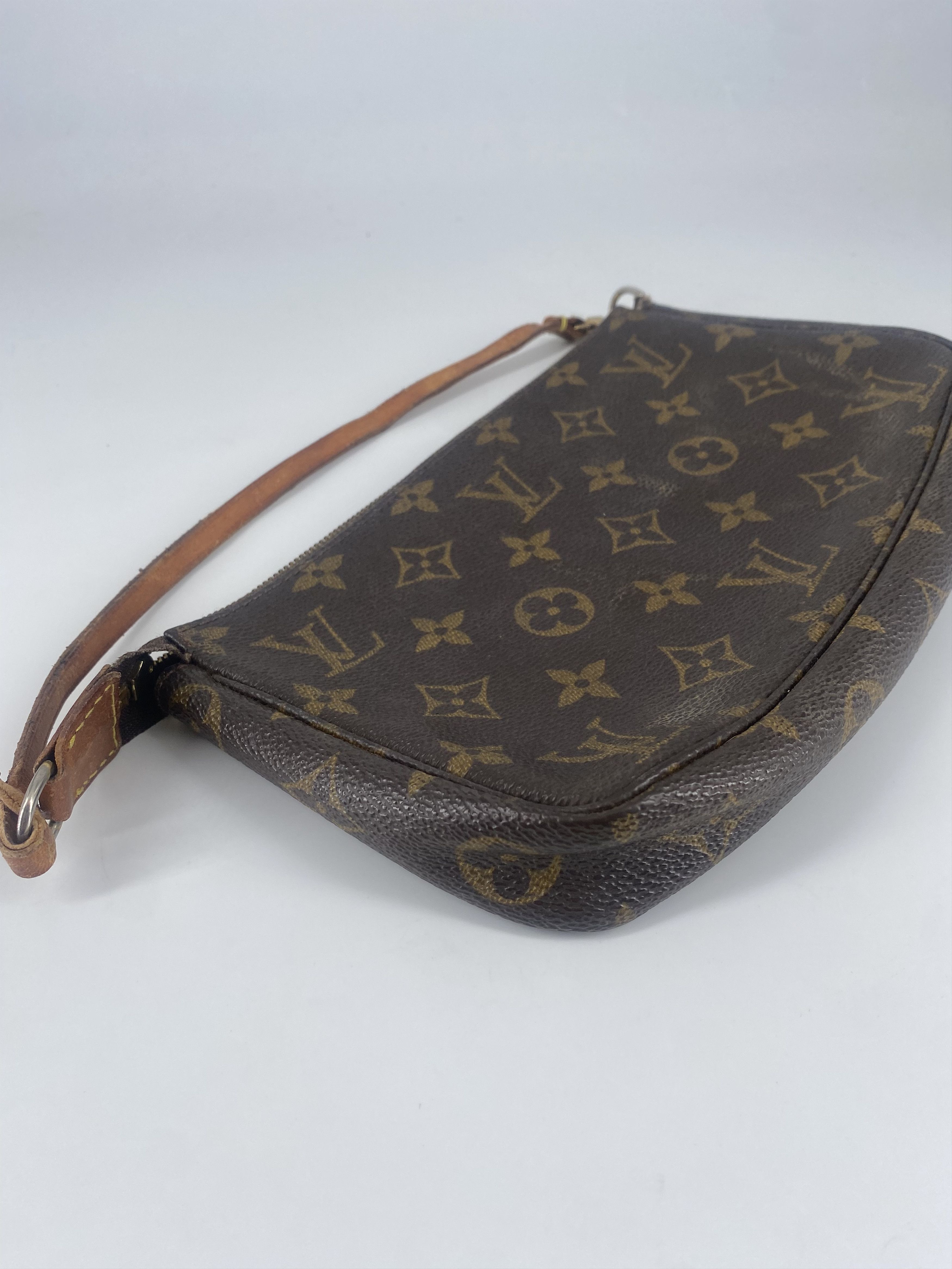 Louis Vuitton Louis Vuitton Pochette Accessoires Monogram Canvas Size ONE SIZE - 3 Thumbnail