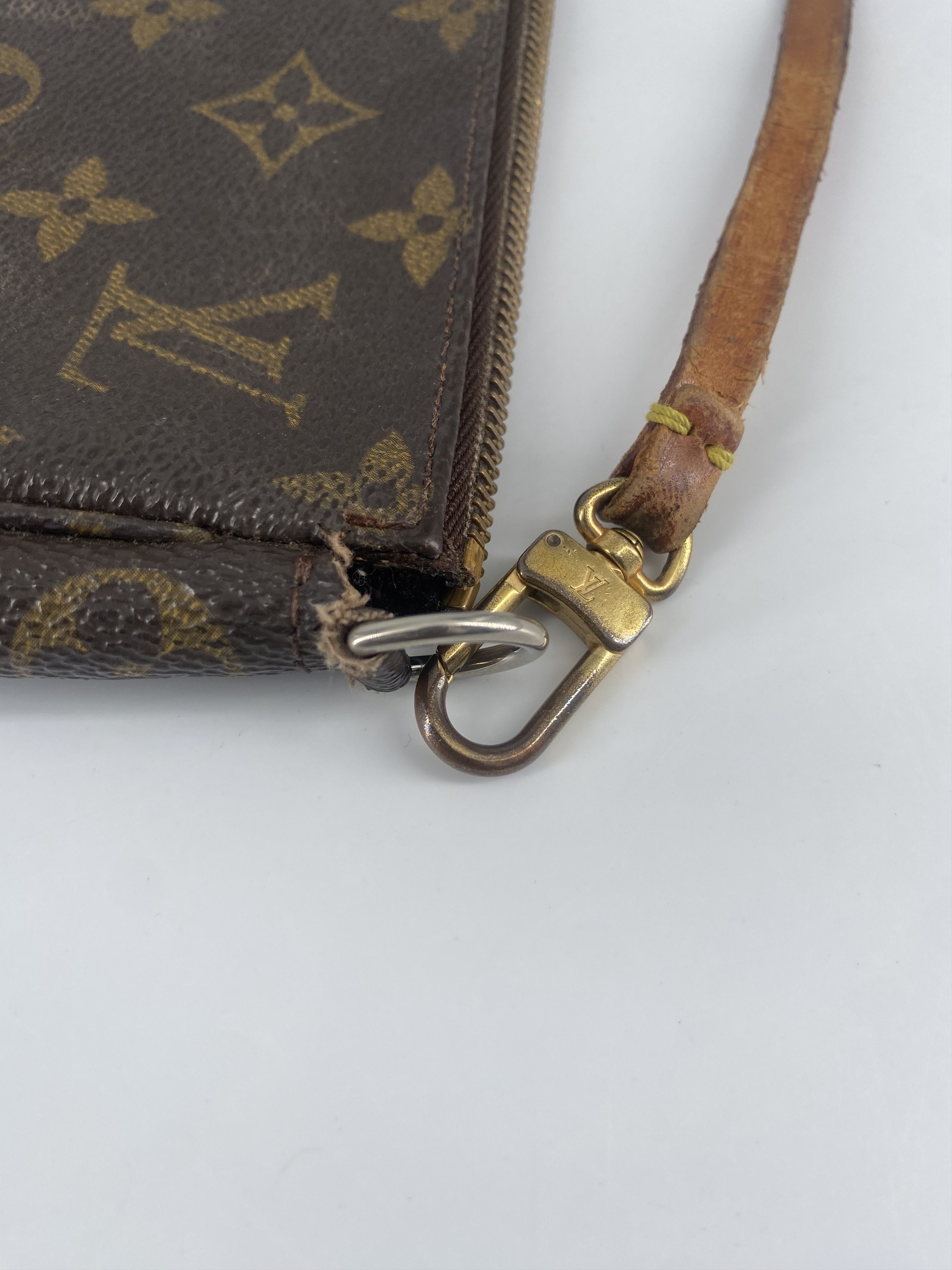 Louis Vuitton Louis Vuitton Pochette Accessoires Monogram Canvas Size ONE SIZE - 9 Thumbnail