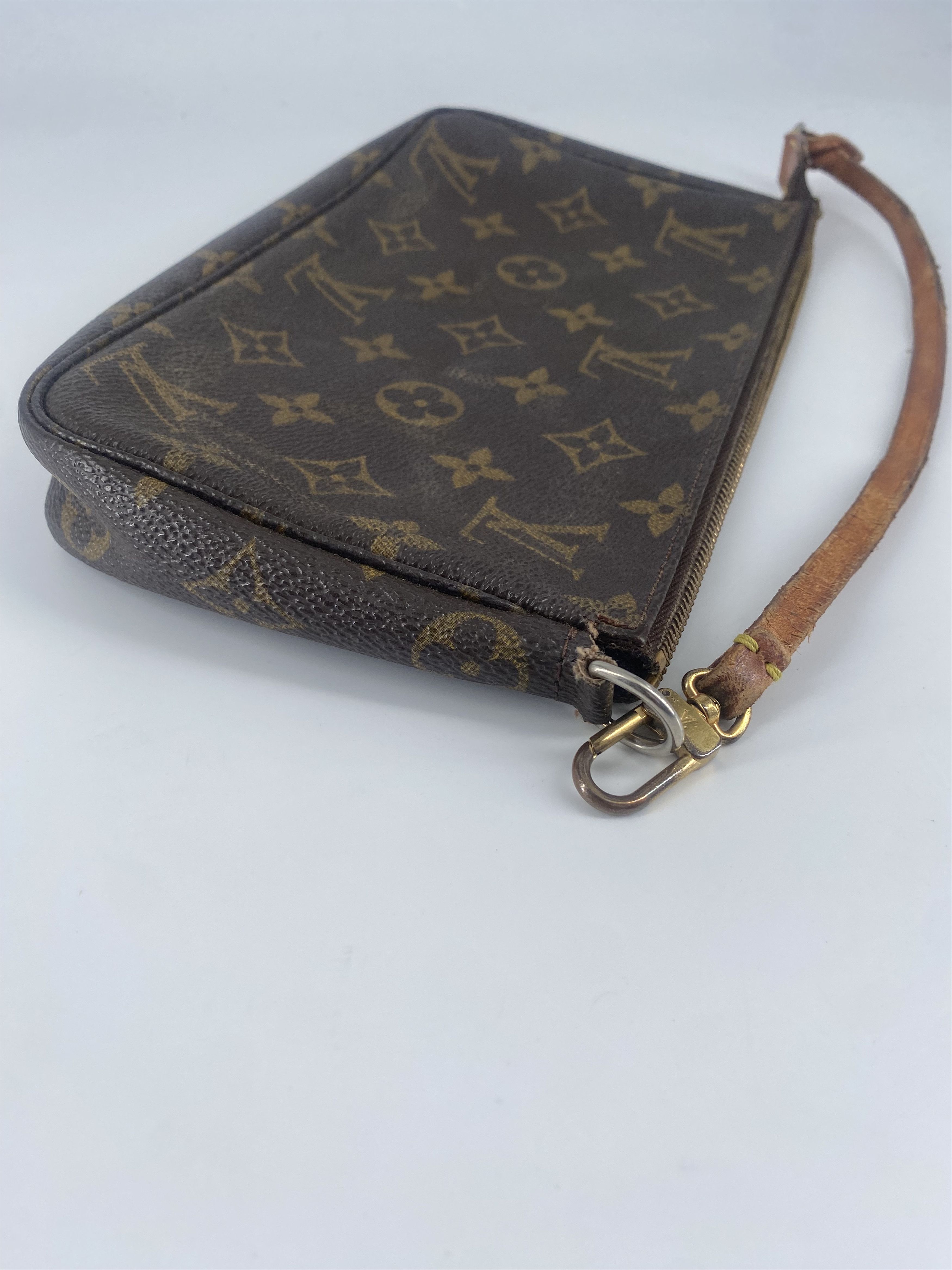 Louis Vuitton Louis Vuitton Pochette Accessoires Monogram Canvas Size ONE SIZE - 4 Thumbnail