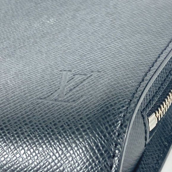 Louis Vuitton Louis Vuitton Zip Coin Purse Taiga Leather Size ONE SIZE - 8 Thumbnail