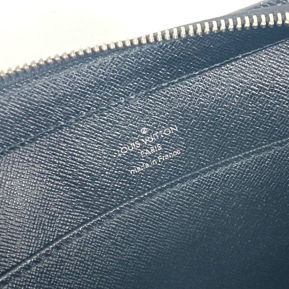 Louis Vuitton Louis Vuitton Zip Coin Purse Taiga Leather Size ONE SIZE - 9 Thumbnail