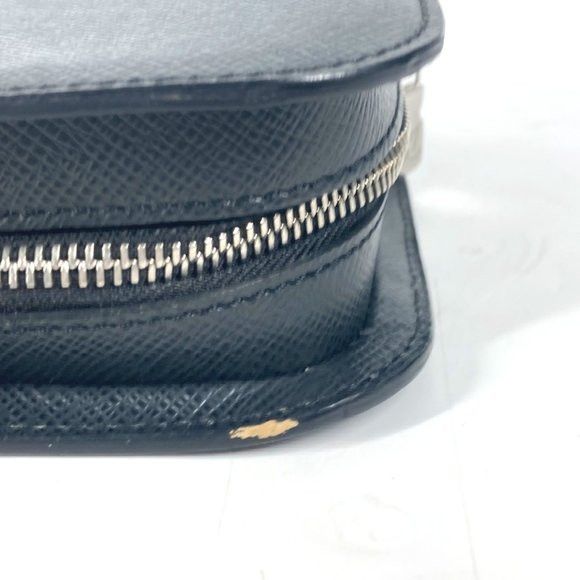 Louis Vuitton Louis Vuitton Zip Coin Purse Taiga Leather Size ONE SIZE - 6 Thumbnail