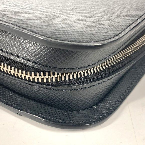 Louis Vuitton Louis Vuitton Zip Coin Purse Taiga Leather Size ONE SIZE - 7 Thumbnail