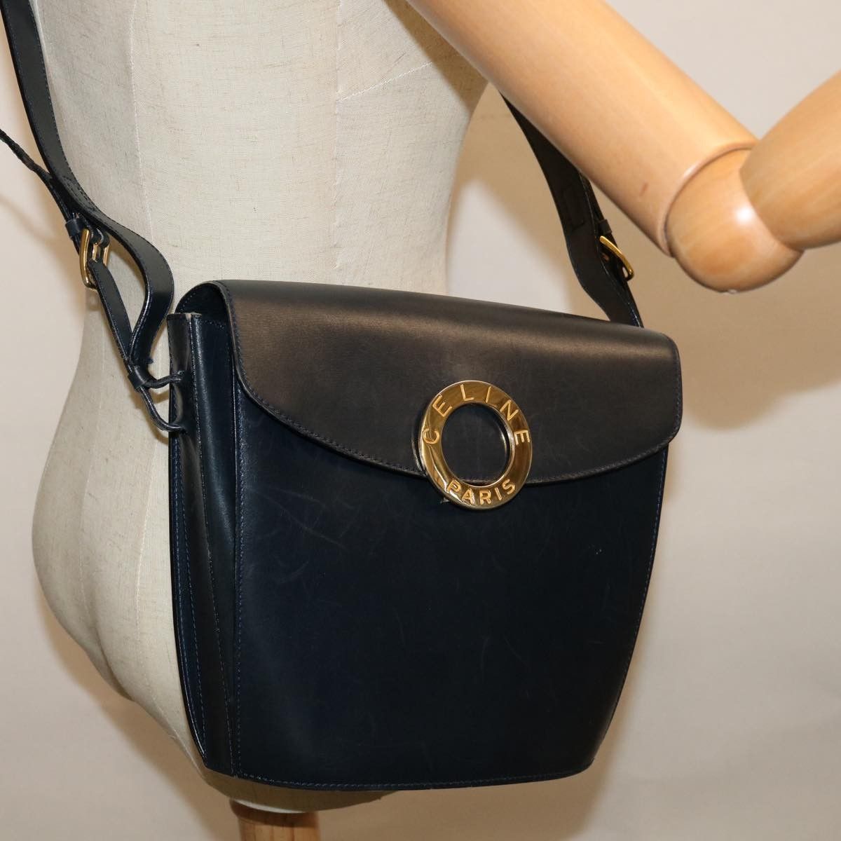 Celine Celine Vintage Circle Logo Crossbody Bag Leather Size ONE SIZE - 13 Thumbnail