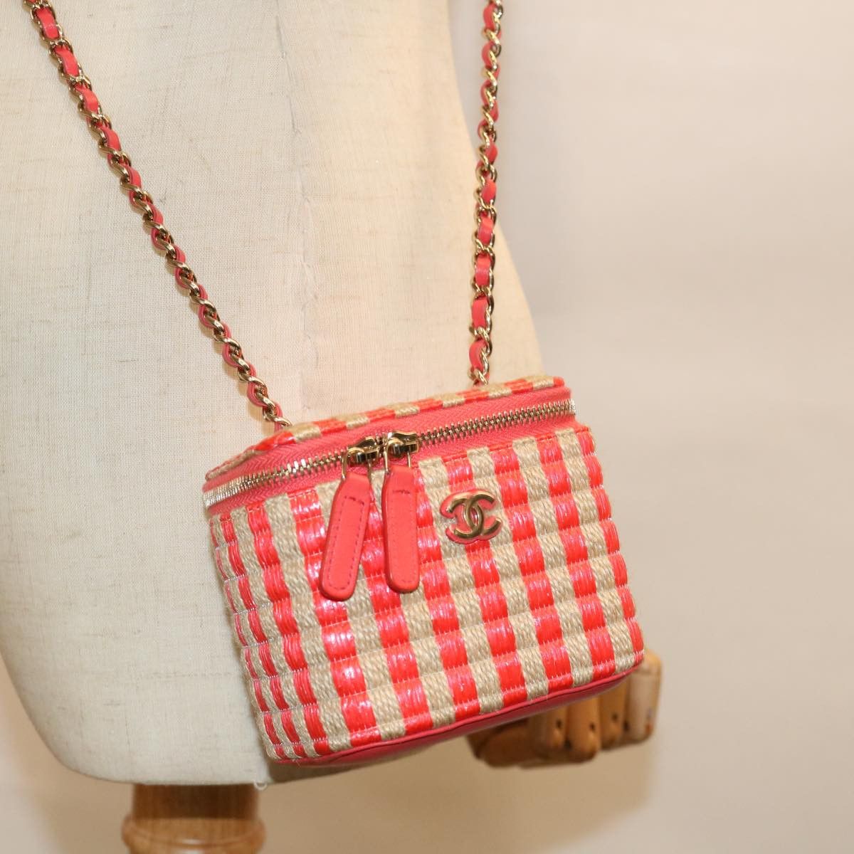 Chanel Chanel Classic Vanity Case with Chain Striped Raffia and Jute Size ONE SIZE - 8 Thumbnail