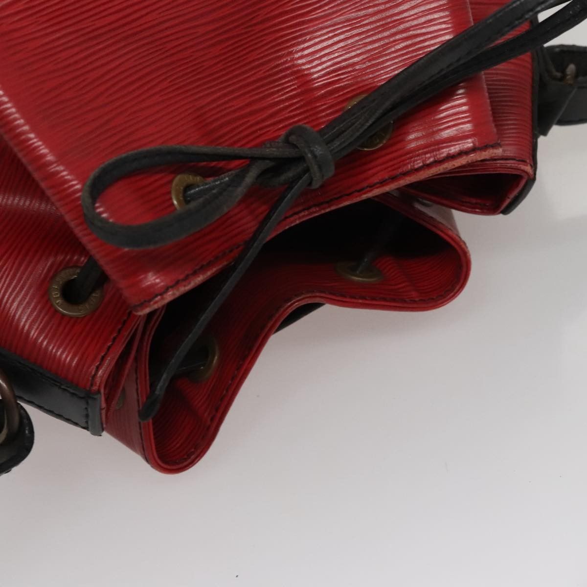 Louis Vuitton Louis Vuitton Petit Noe Handbag Epi Leather Size ONE SIZE - 6 Thumbnail