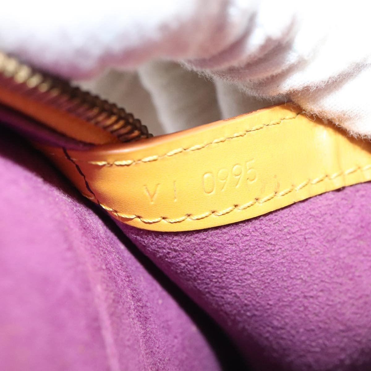 Louis Vuitton Louis Vuitton Lussac Handbag Epi Leather Size ONE SIZE - 7 Thumbnail