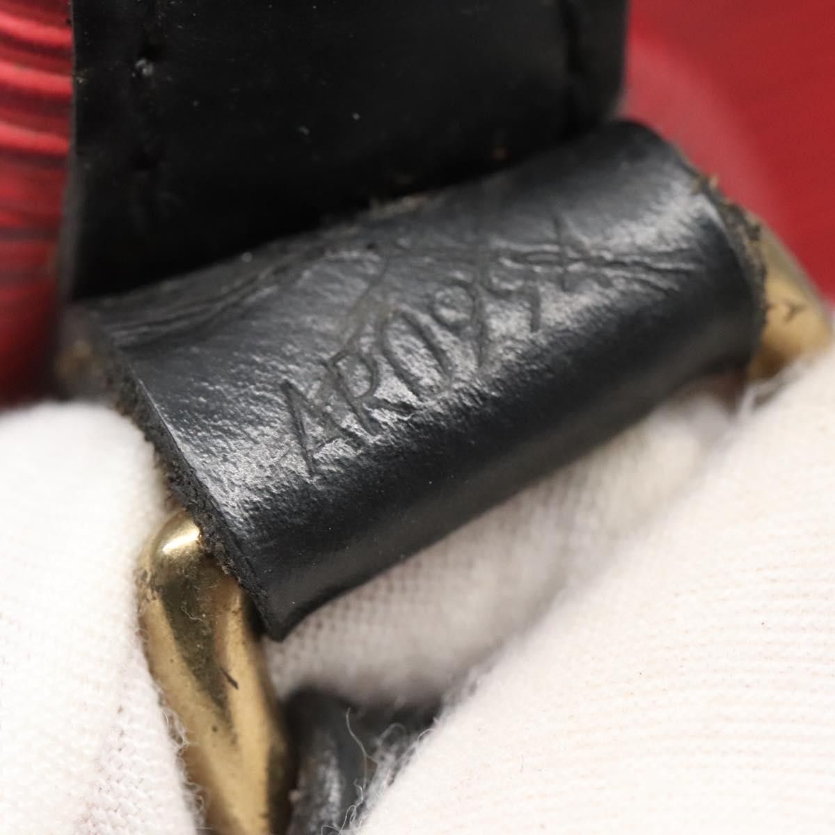 Louis Vuitton Louis Vuitton Petit Noe Handbag Two Tone Epi Leather Size ONE SIZE - 7 Thumbnail