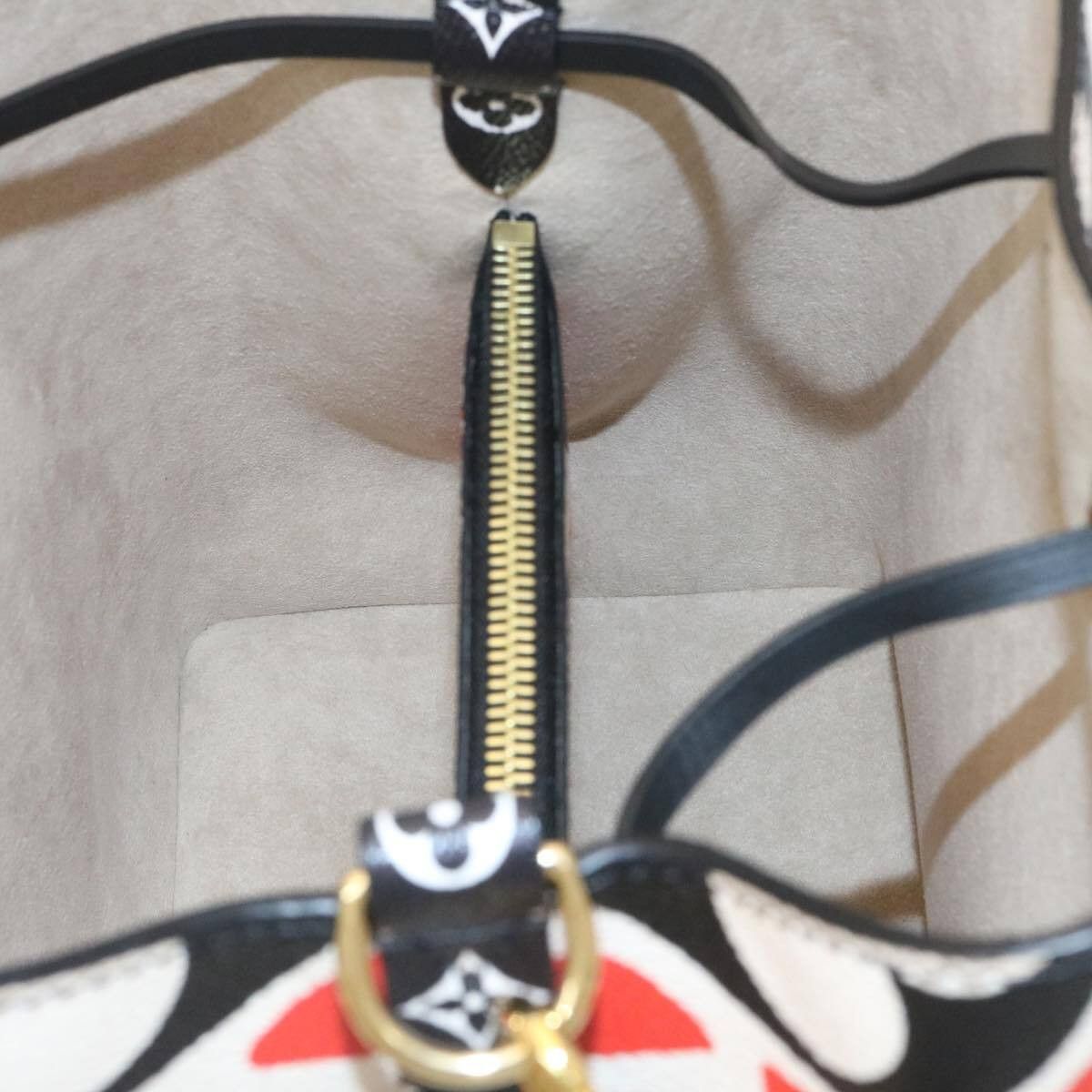 Louis Vuitton Louis Vuitton NeoNoe Limited Edition Crafty Monogram Giant Size ONE SIZE - 21 Thumbnail