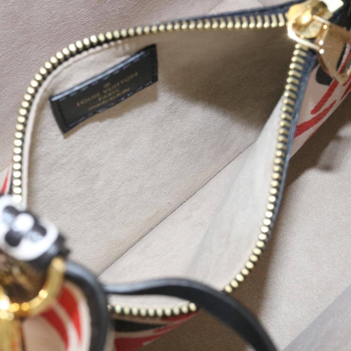 Louis Vuitton Louis Vuitton NeoNoe Limited Edition Crafty Monogram Giant Size ONE SIZE - 23 Thumbnail