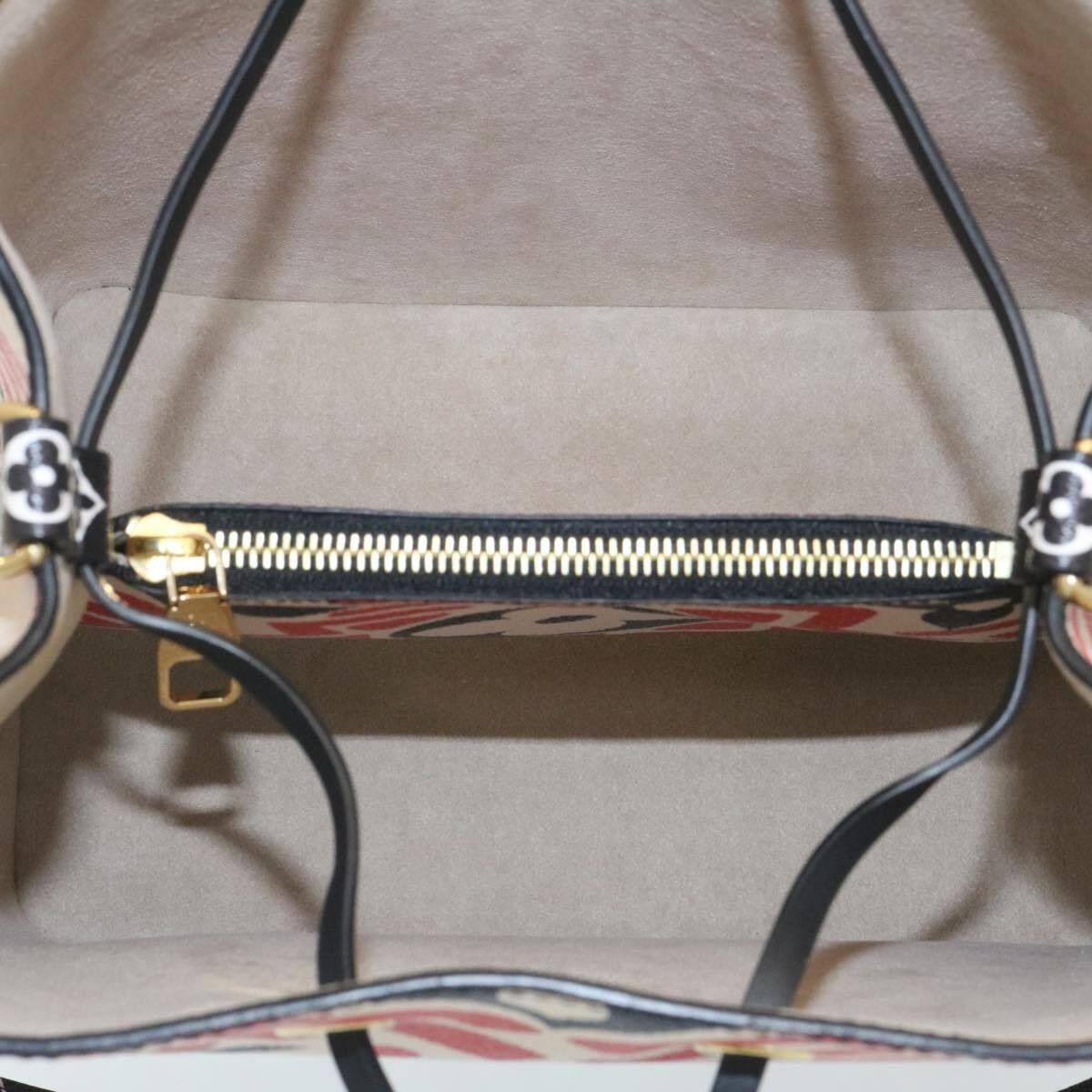 Louis Vuitton Louis Vuitton NeoNoe Limited Edition Crafty Monogram Giant Size ONE SIZE - 5 Thumbnail
