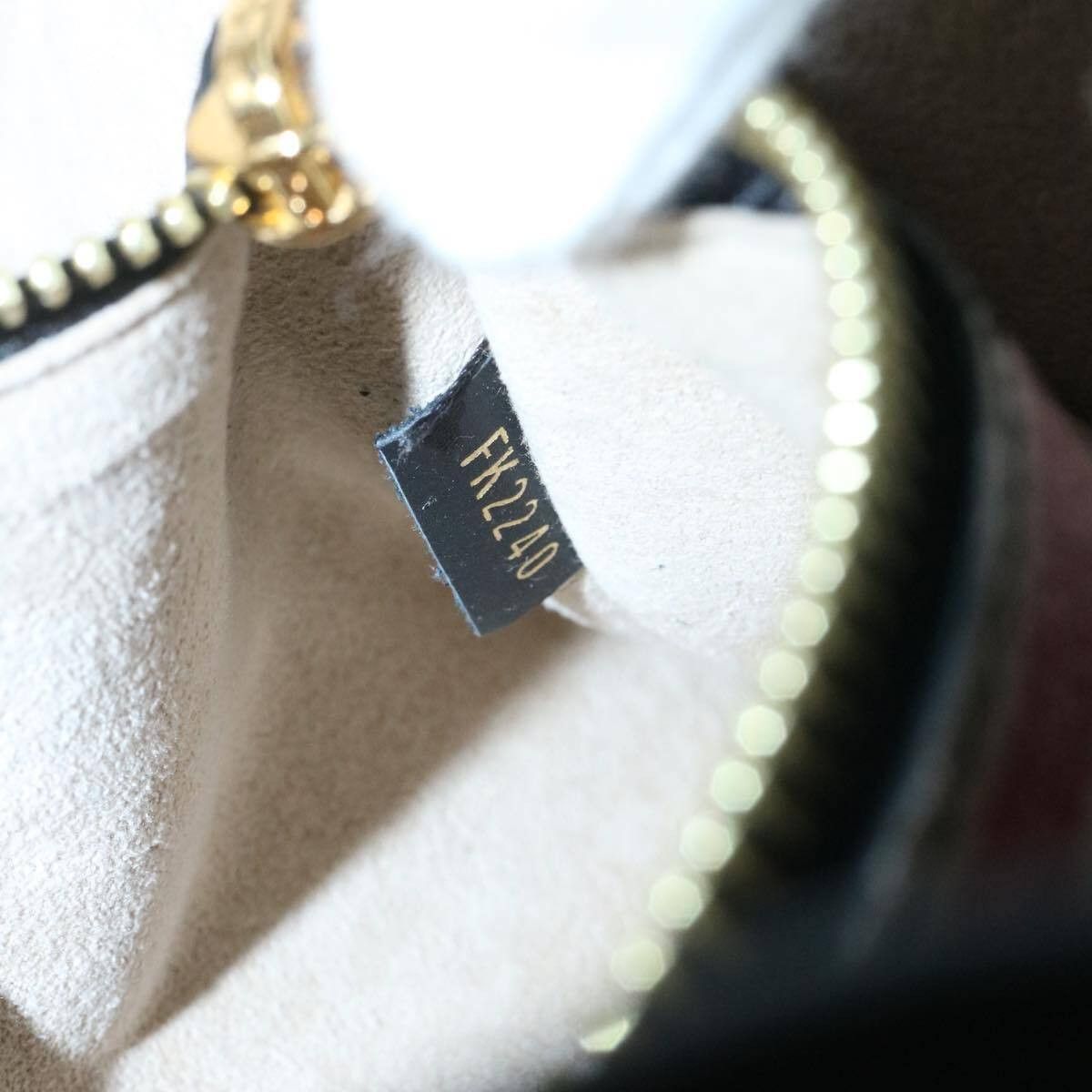 Louis Vuitton Louis Vuitton NeoNoe Limited Edition Crafty Monogram Giant Size ONE SIZE - 7 Thumbnail
