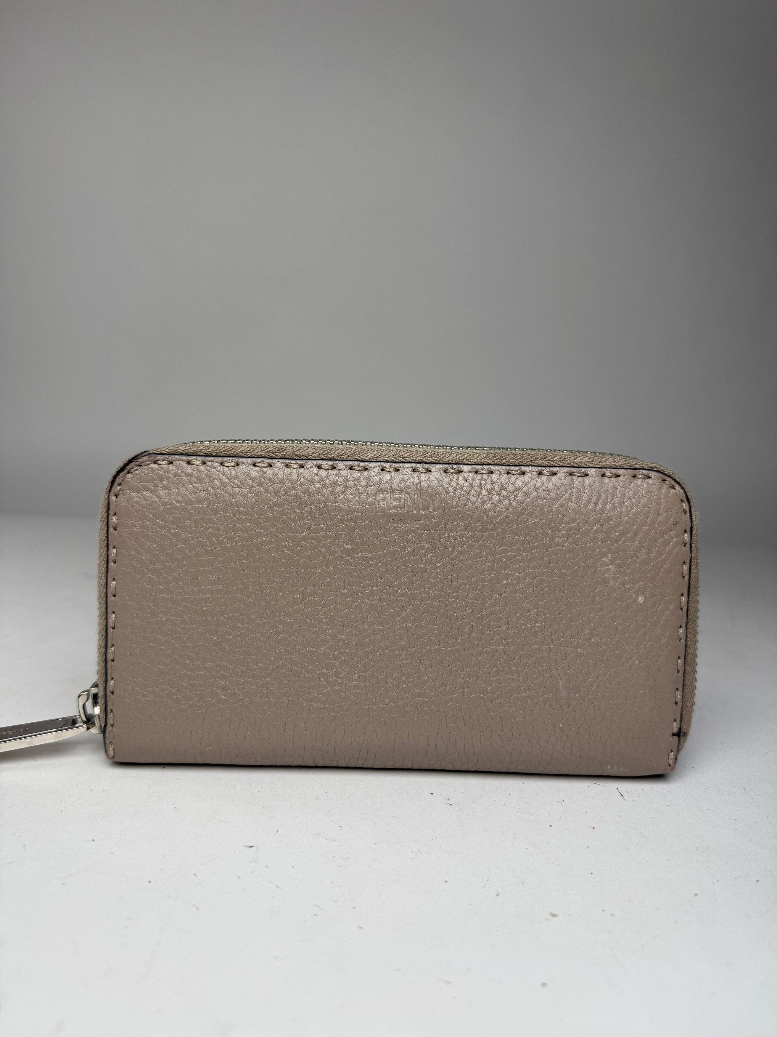 Fendi Vintage Roma Zippy Leather Wallet grey Size ONE SIZE - 9 Thumbnail