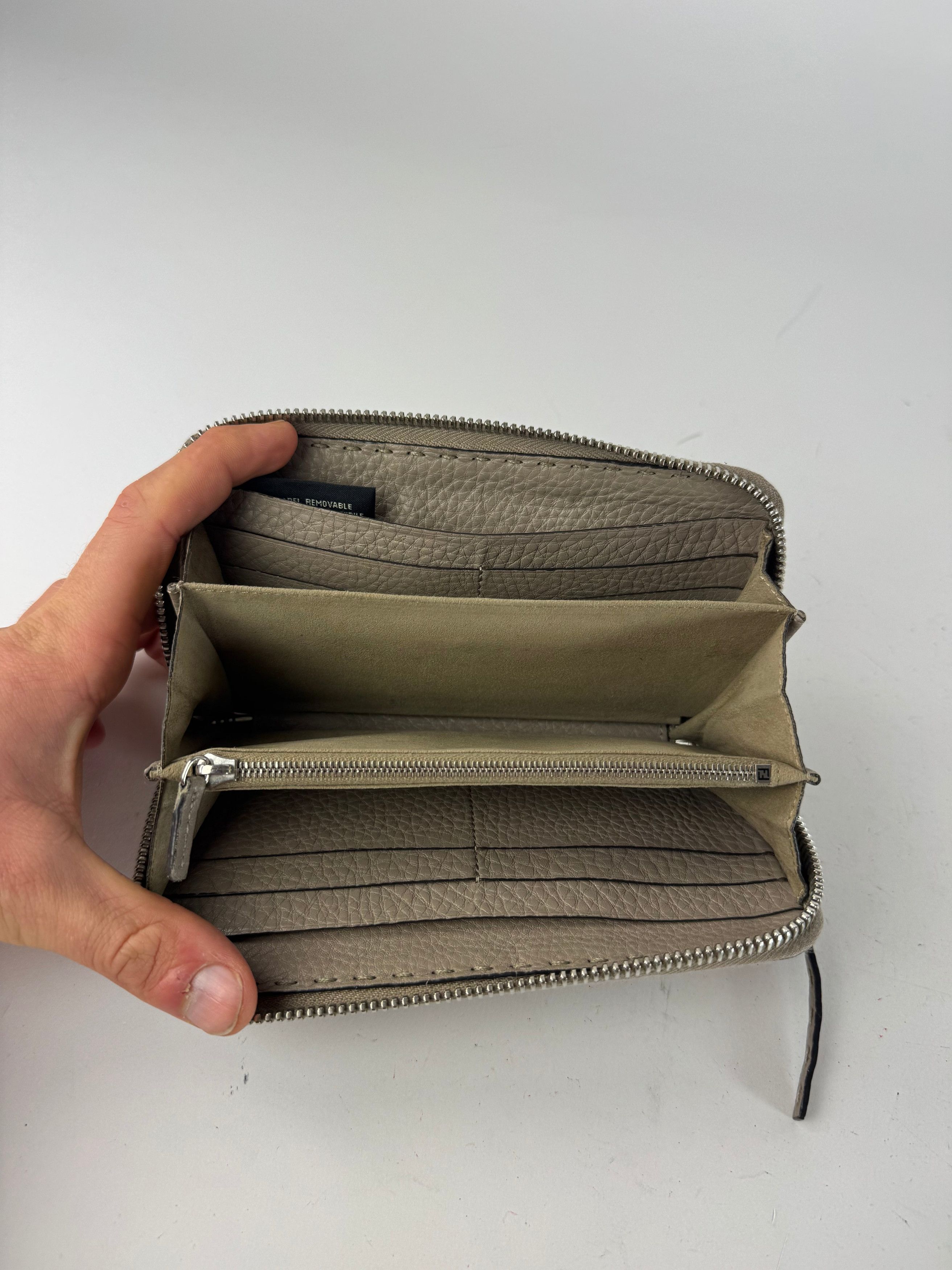 Fendi Vintage Roma Zippy Leather Wallet grey Size ONE SIZE - 7 Thumbnail