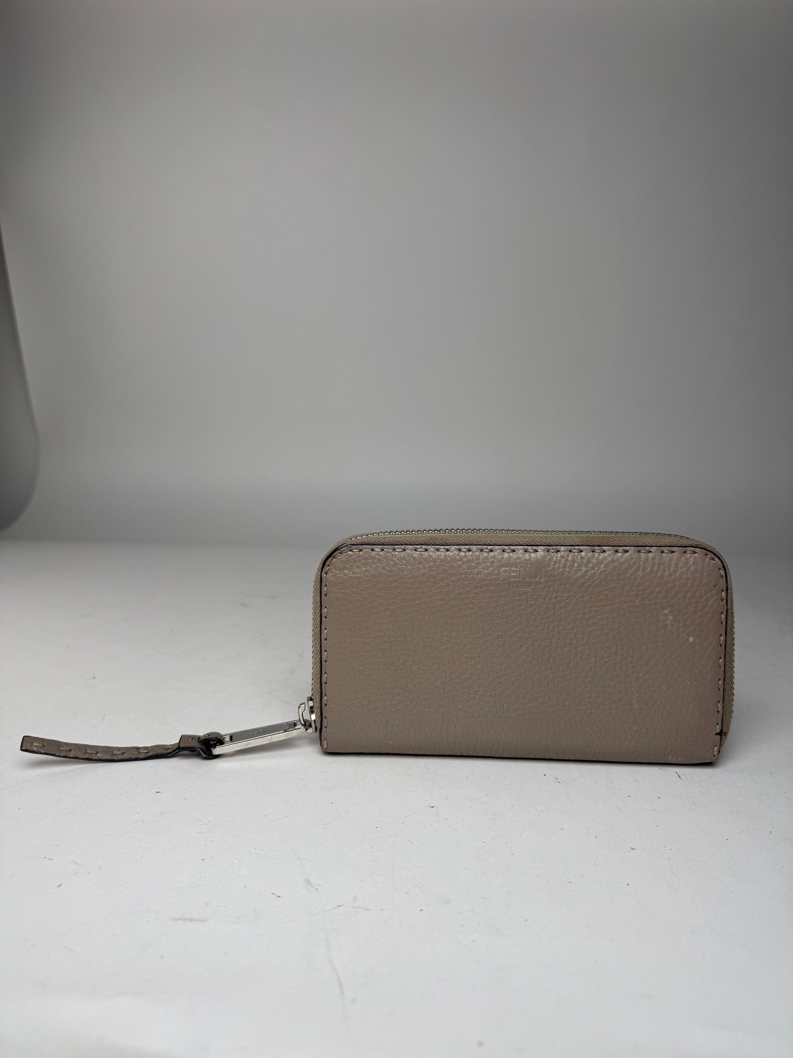 Fendi Vintage Roma Zippy Leather Wallet grey Size ONE SIZE - 13 Thumbnail