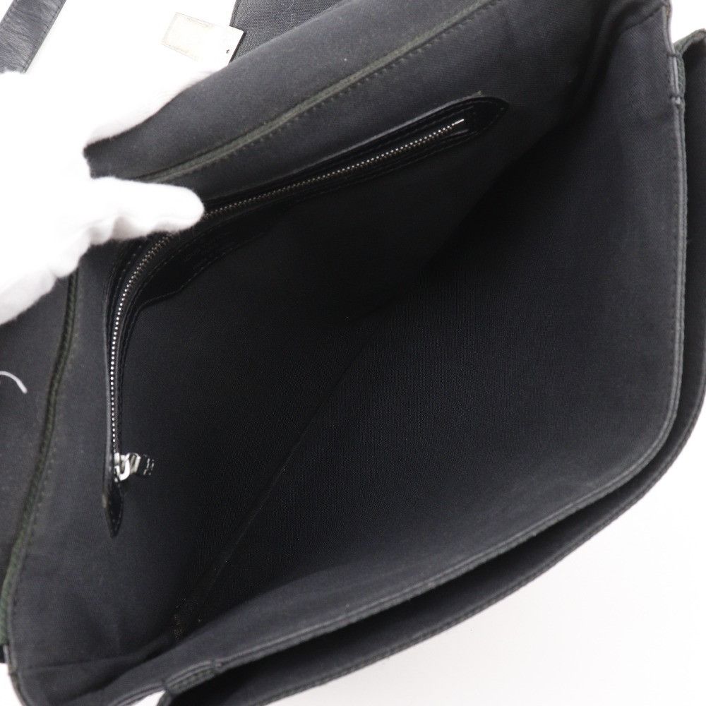 Louis Vuitton Louis Vuitton Louis Vuitton Saratov GM Taiga Shoulder Bag Leather Shoulder Bag M30882 DUTY FREE for USA Size ONE SIZE - 5 Thumbnail