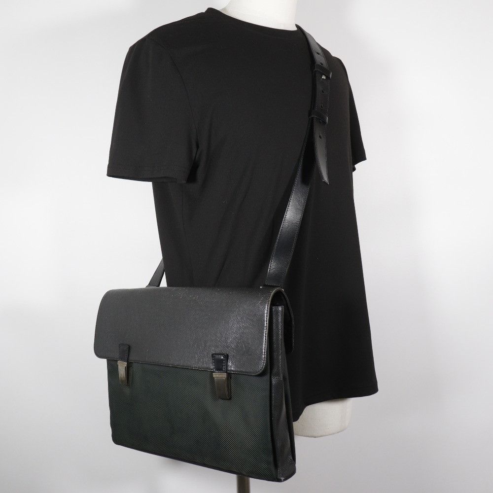 Louis Vuitton Louis Vuitton Louis Vuitton Saratov GM Taiga Shoulder Bag Leather Shoulder Bag M30882 DUTY FREE for USA Size ONE SIZE - 19 Thumbnail