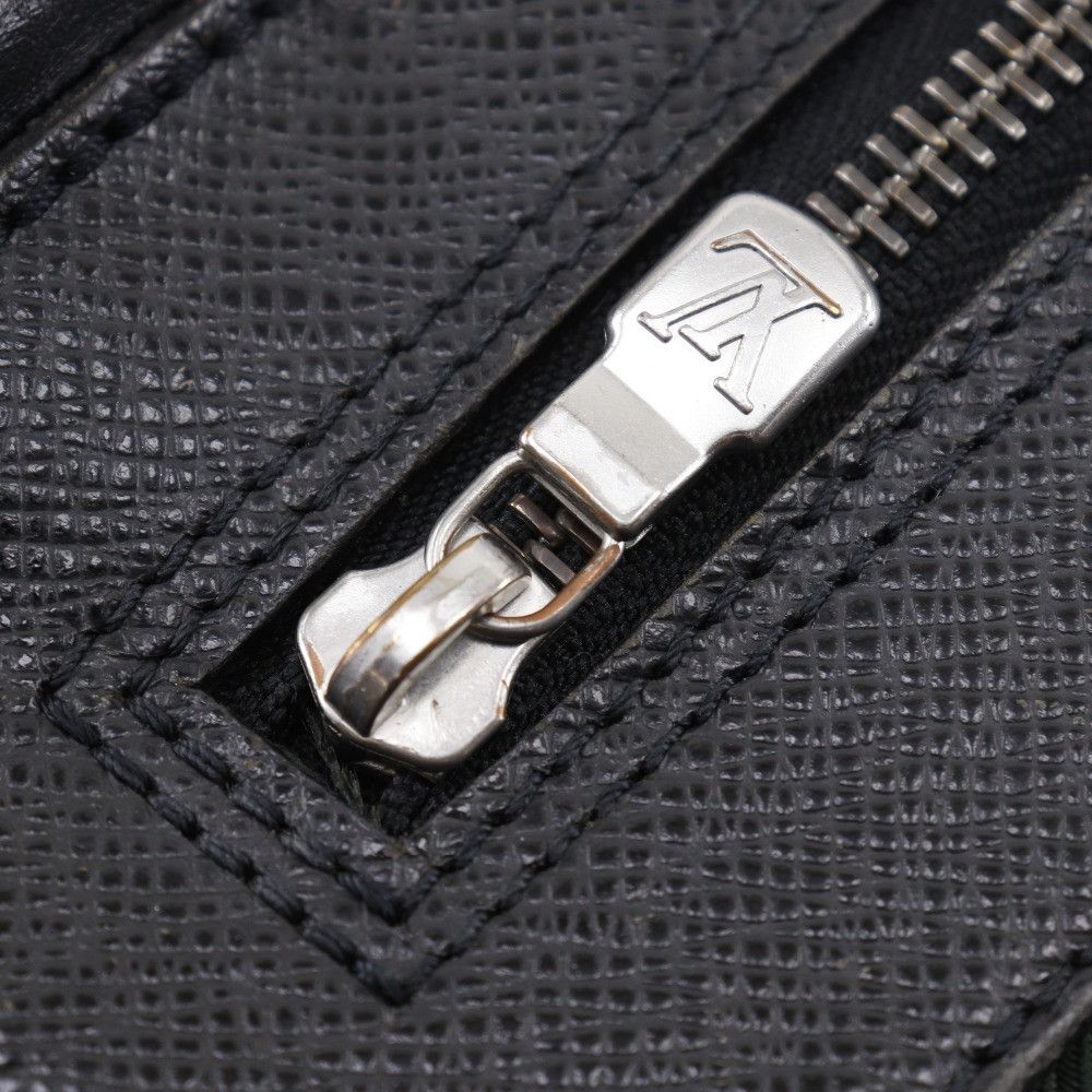 Louis Vuitton Louis Vuitton Louis Vuitton Saratov GM Taiga Shoulder Bag Leather Shoulder Bag M30882 DUTY FREE for USA Size ONE SIZE - 13 Thumbnail