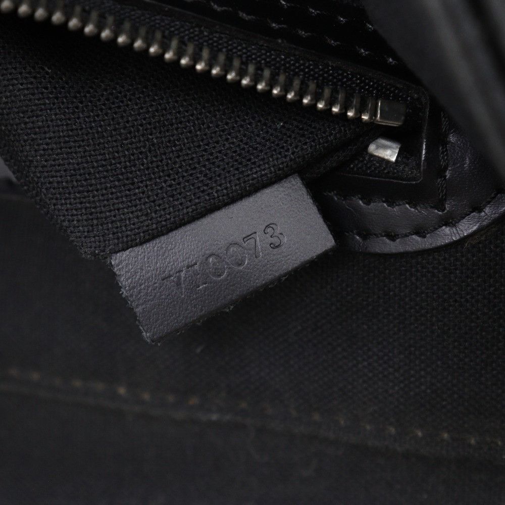 Louis Vuitton Louis Vuitton Louis Vuitton Saratov GM Taiga Shoulder Bag Leather Shoulder Bag M30882 DUTY FREE for USA Size ONE SIZE - 18 Thumbnail