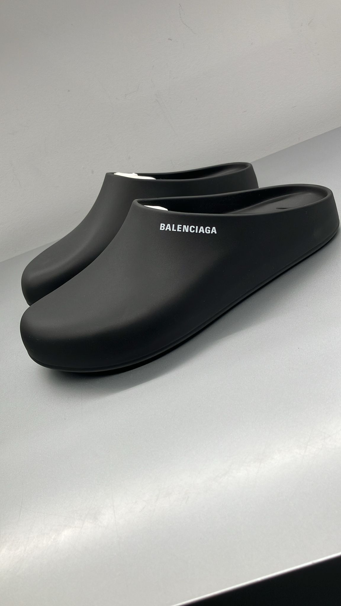 Balenciaga Rubber Mule Slide Sandals in black Size US 8 / EU 41 - 3 Thumbnail