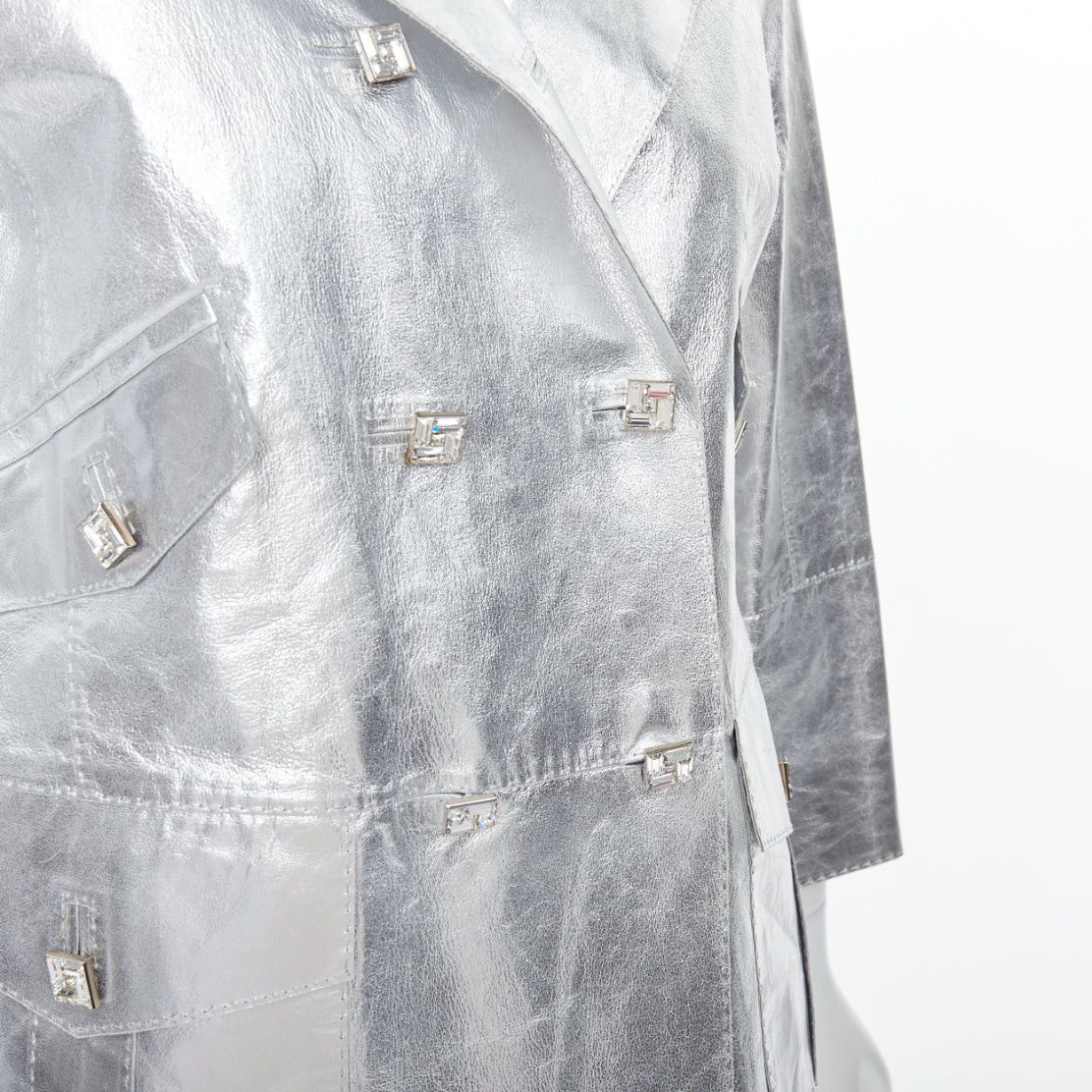 Louis Vuitton LOUIS VUITTON Marc Jacobs metallic silver leather crystal button jacket FR36 S Size S / US 4 / IT 40 - 2 Thumbnail