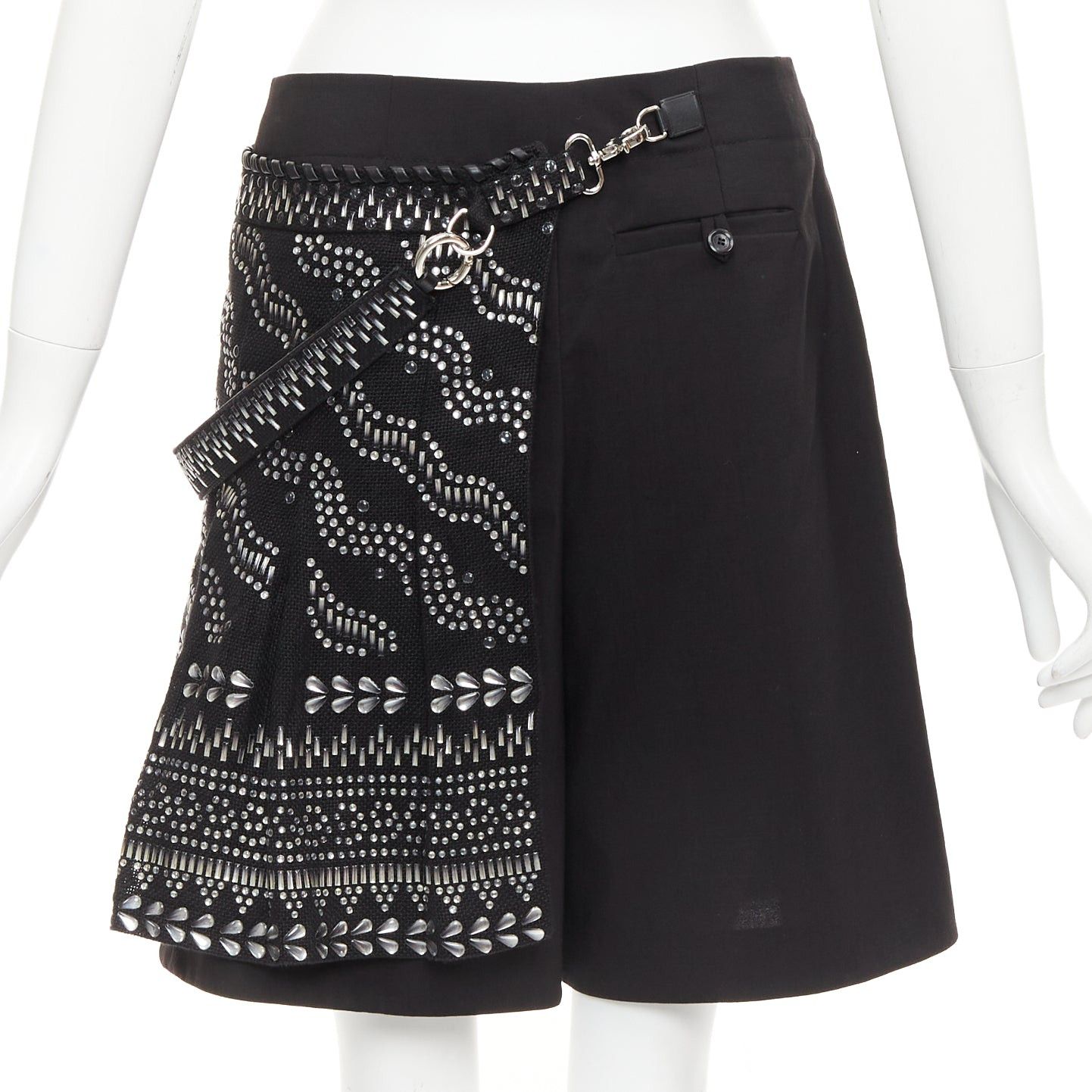 Louis Vuitton LOUIS VUITTON 2016 Runway black wool linen stud kilt shorts FR36 S Size 27" / US 4 / IT 40 - 5 Thumbnail