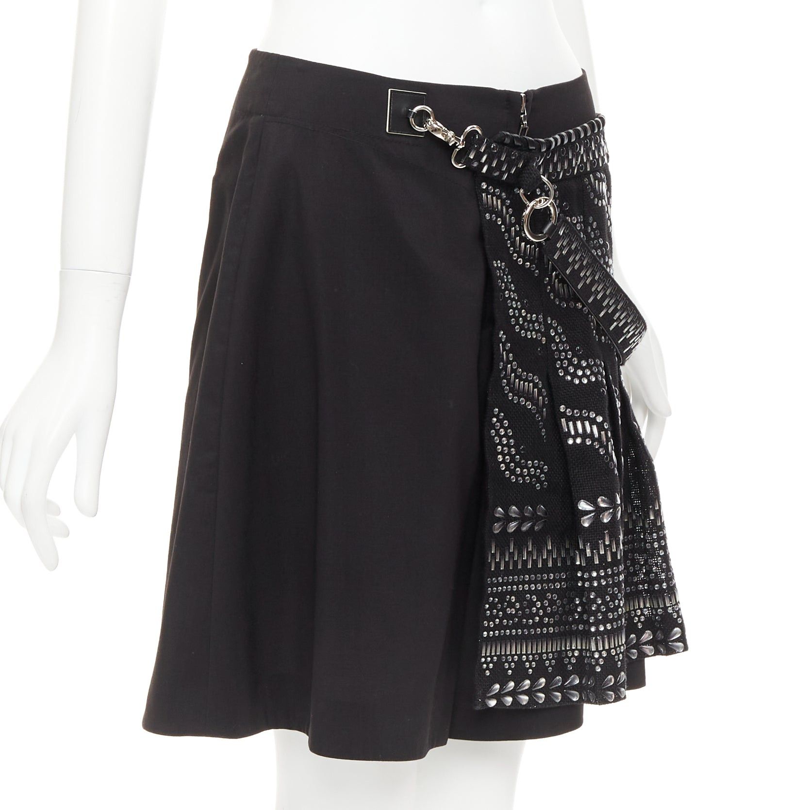 Louis Vuitton LOUIS VUITTON 2016 Runway black wool linen stud kilt shorts FR36 S Size 27" / US 4 / IT 40 - 3 Thumbnail