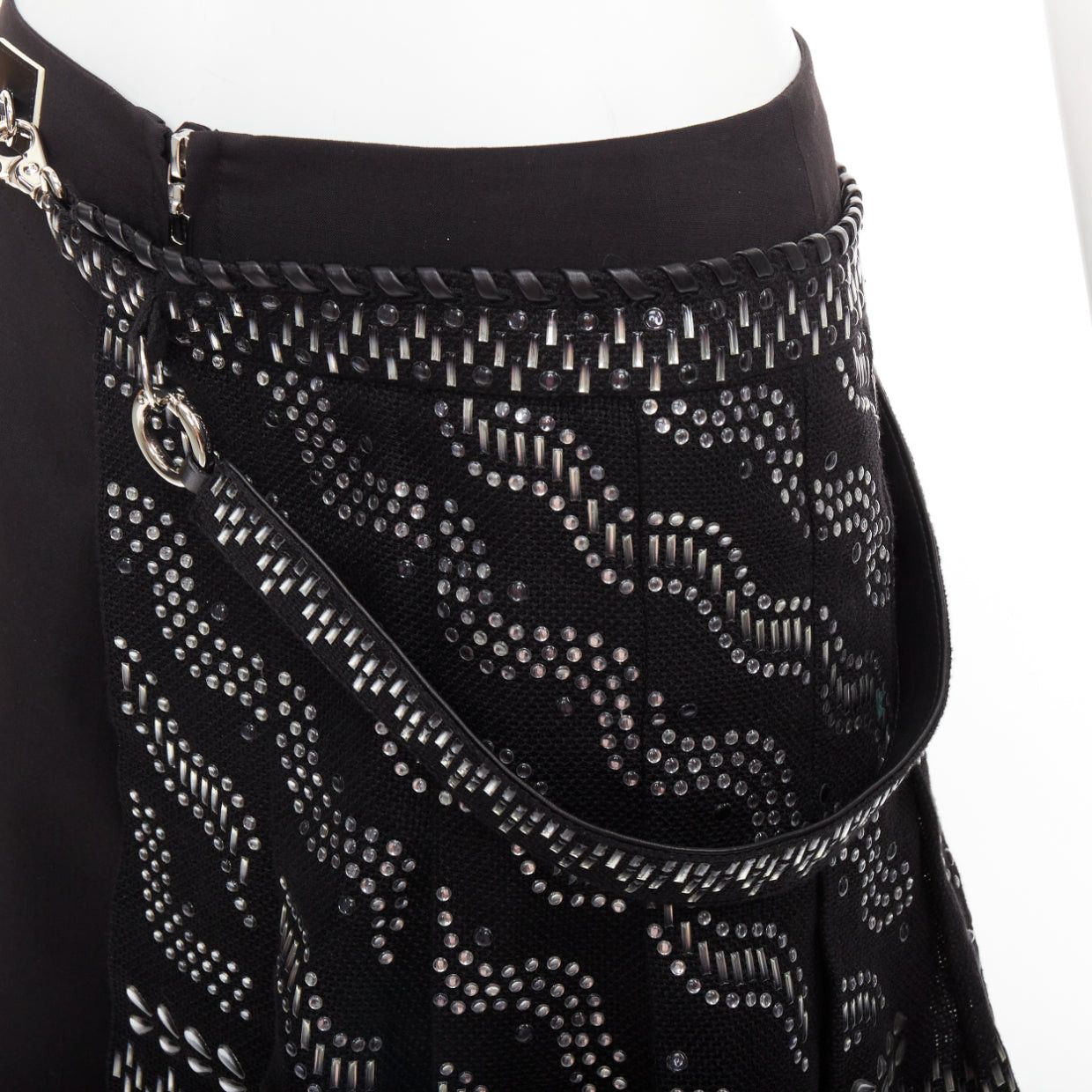 Louis Vuitton LOUIS VUITTON 2016 Runway black wool linen stud kilt shorts FR36 S Size 27" / US 4 / IT 40 - 7 Thumbnail