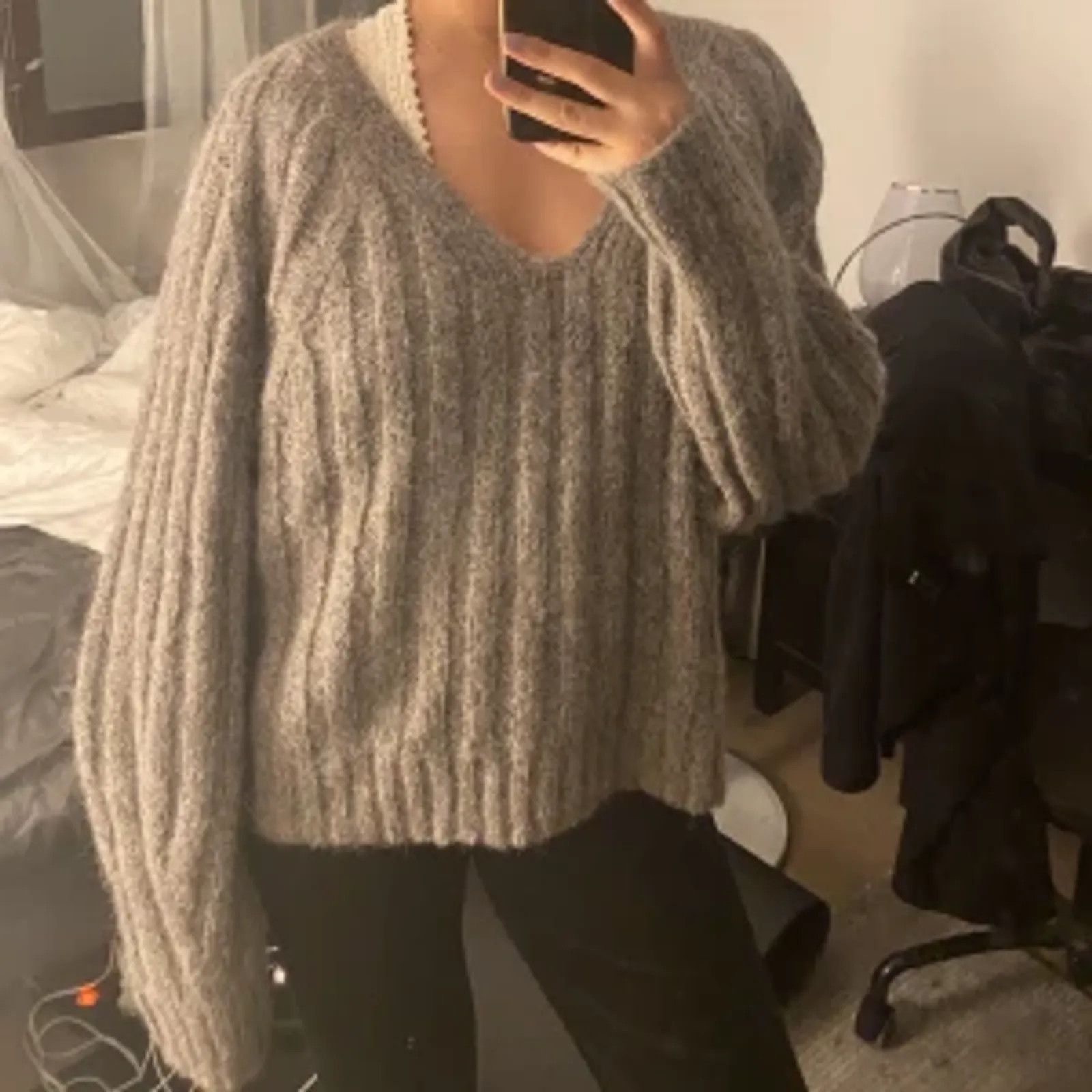 H&M H&M STUDIO Alpaca v-neck Sweater Size S / US 4 / IT 40 - 3 Thumbnail