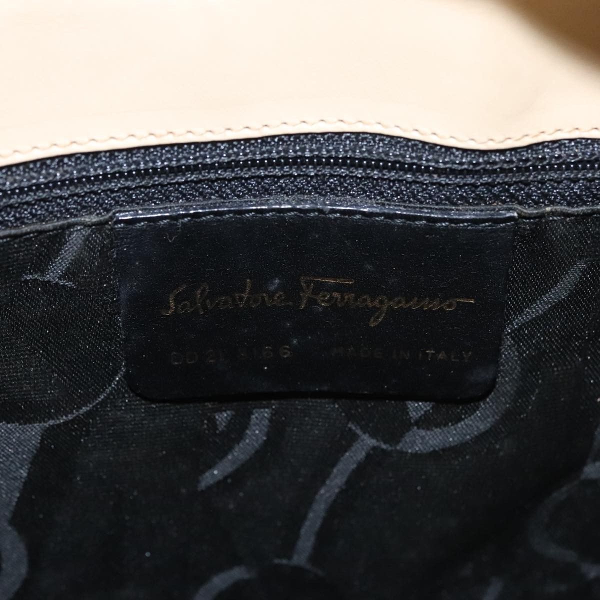 Salvatore Ferragamo Salvatore Ferragamo Gancini Shoulder Bag Leather Size ONE SIZE - 6 Thumbnail