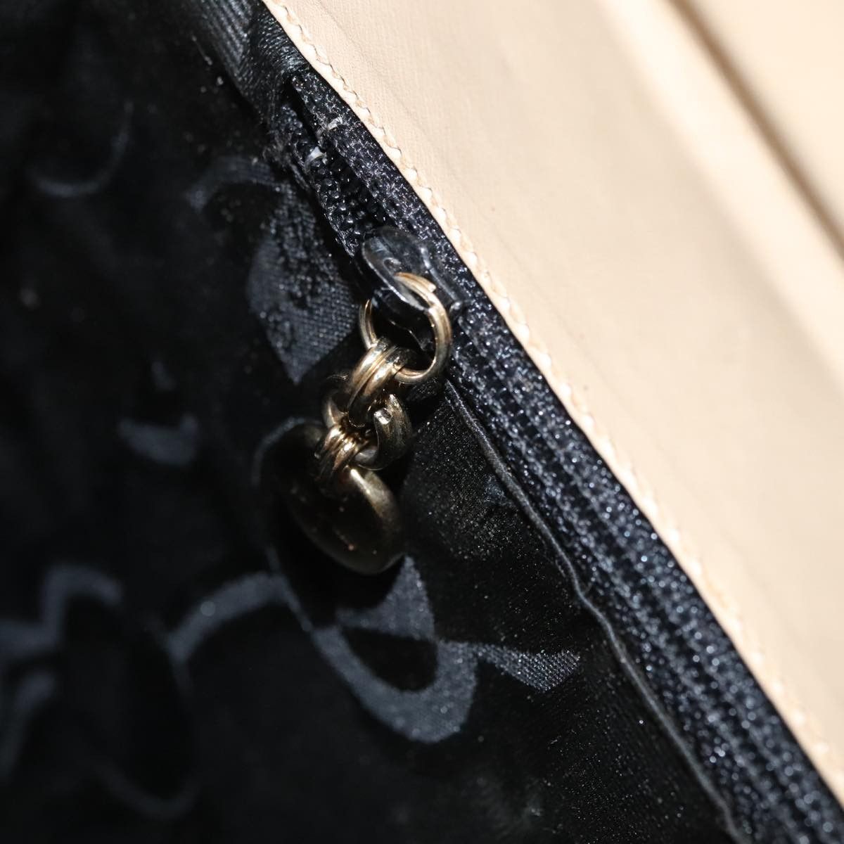 Salvatore Ferragamo Salvatore Ferragamo Gancini Shoulder Bag Leather Size ONE SIZE - 15 Thumbnail