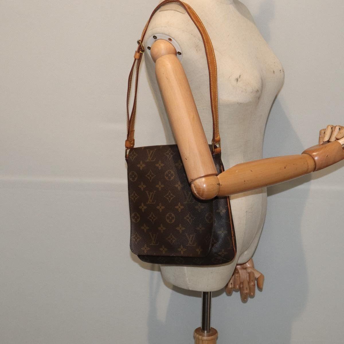Louis Vuitton Louis Vuitton Musette Handbag Monogram Canvas Size ONE SIZE - 14 Thumbnail