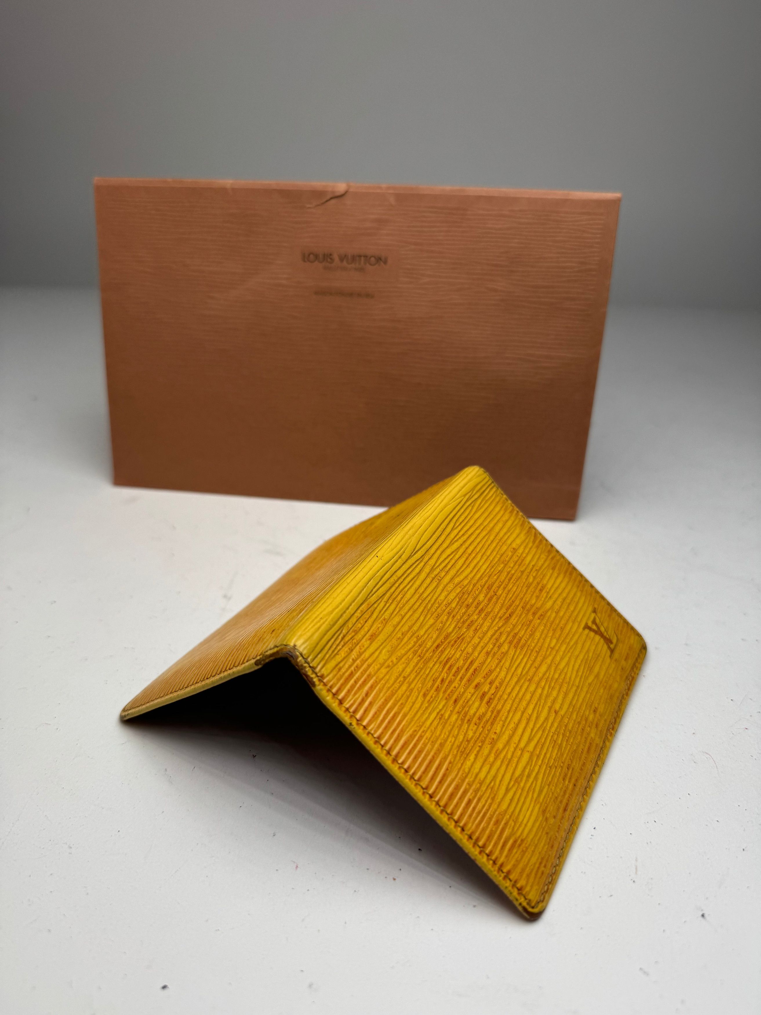 Louis Vuitton Vintage EPI Leather Card Holder Yellow Size ONE SIZE - 5 Thumbnail